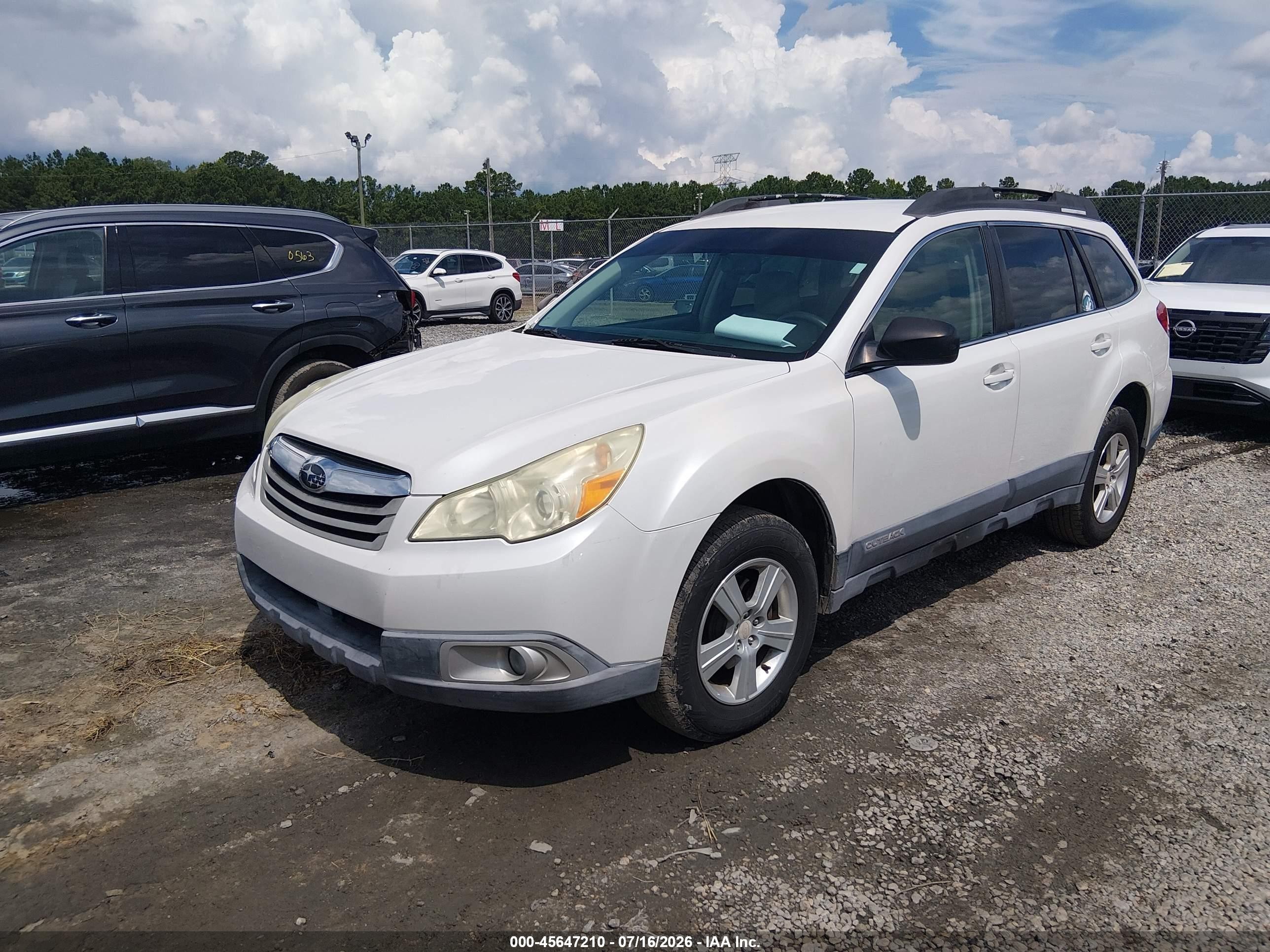 2010 Subaru Outback 2.5i White vin: 4S4BRCAC4A3328302
