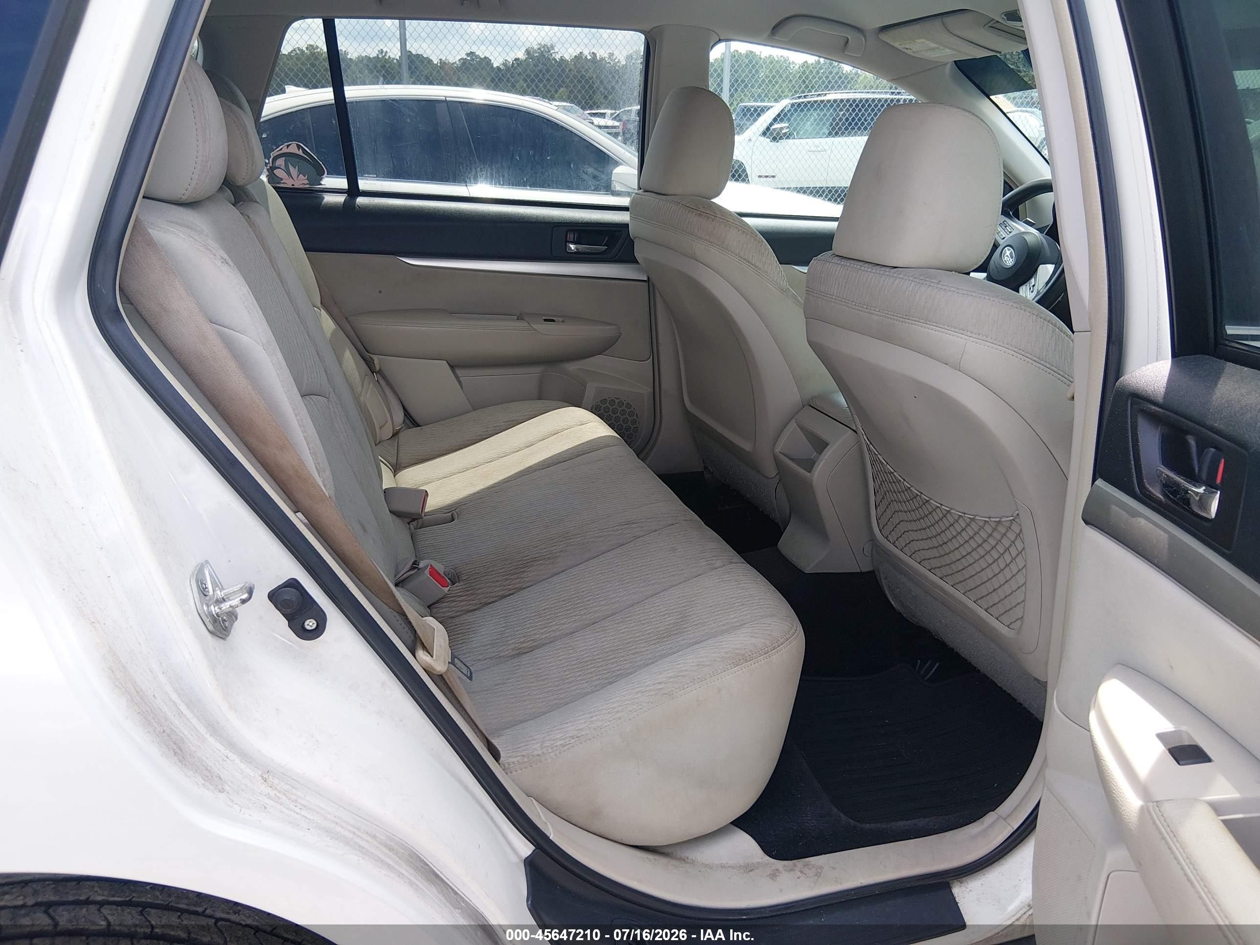 2010 Subaru Outback 2.5i White vin: 4S4BRCAC4A3328302