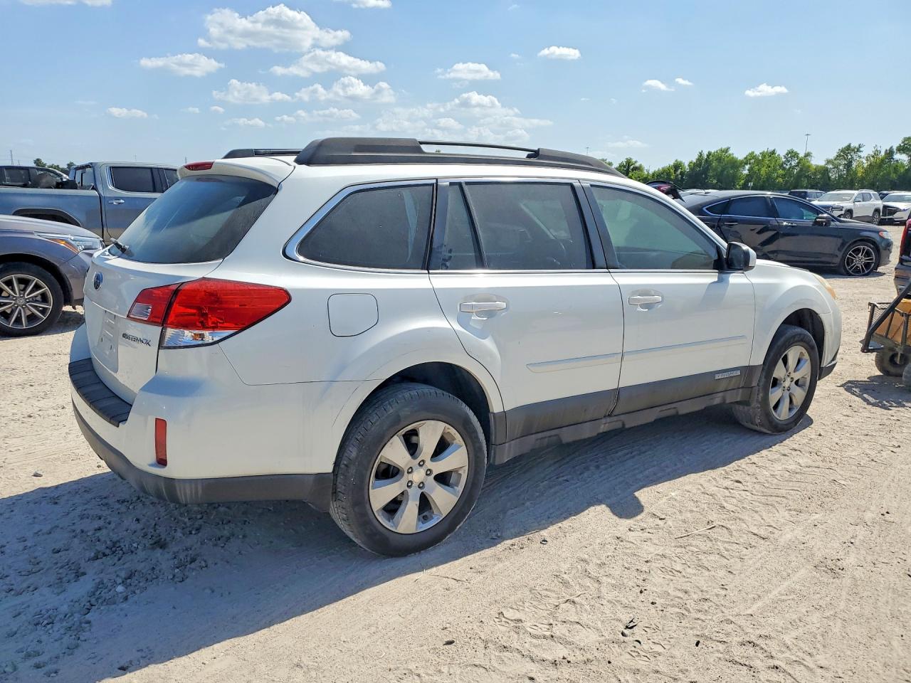 2012 Subaru Outback 2.5i Белый vin: 4S4BRCAC4C3210169
