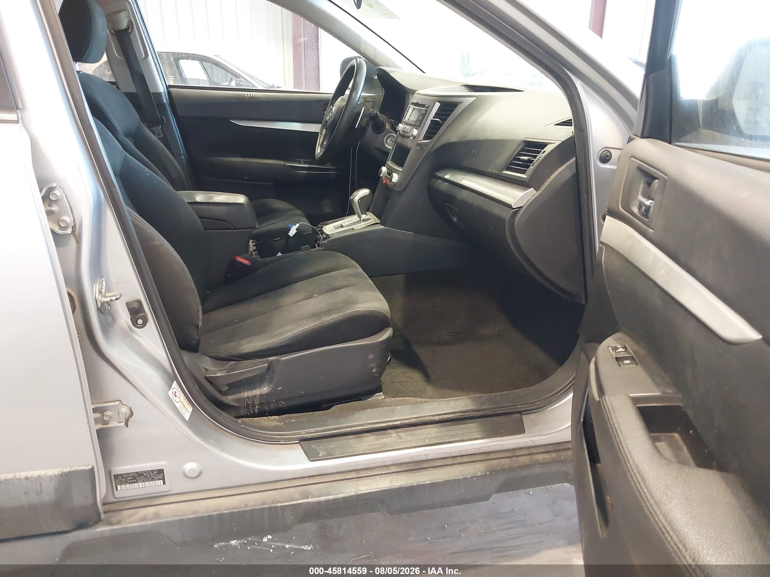 2013 Subaru Outback 2.5i Серебряный vin: 4S4BRCAC4D3211839