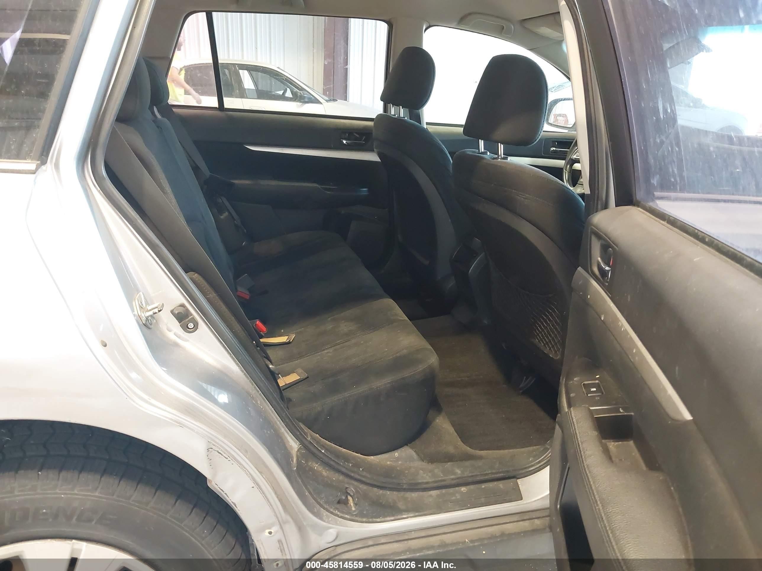 2013 Subaru Outback 2.5i Серебряный vin: 4S4BRCAC4D3211839