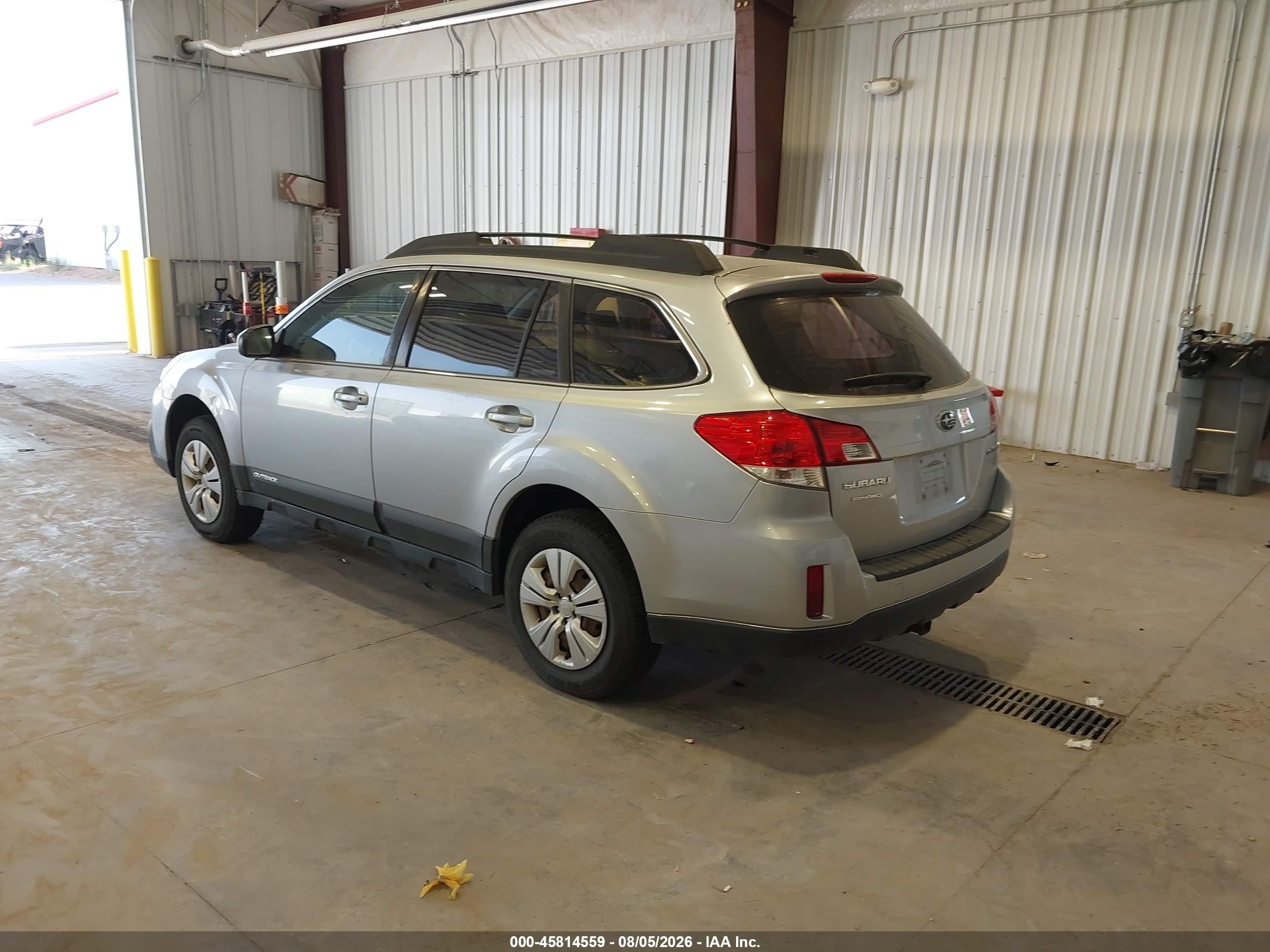 2013 Subaru Outback 2.5i Серебряный vin: 4S4BRCAC4D3211839