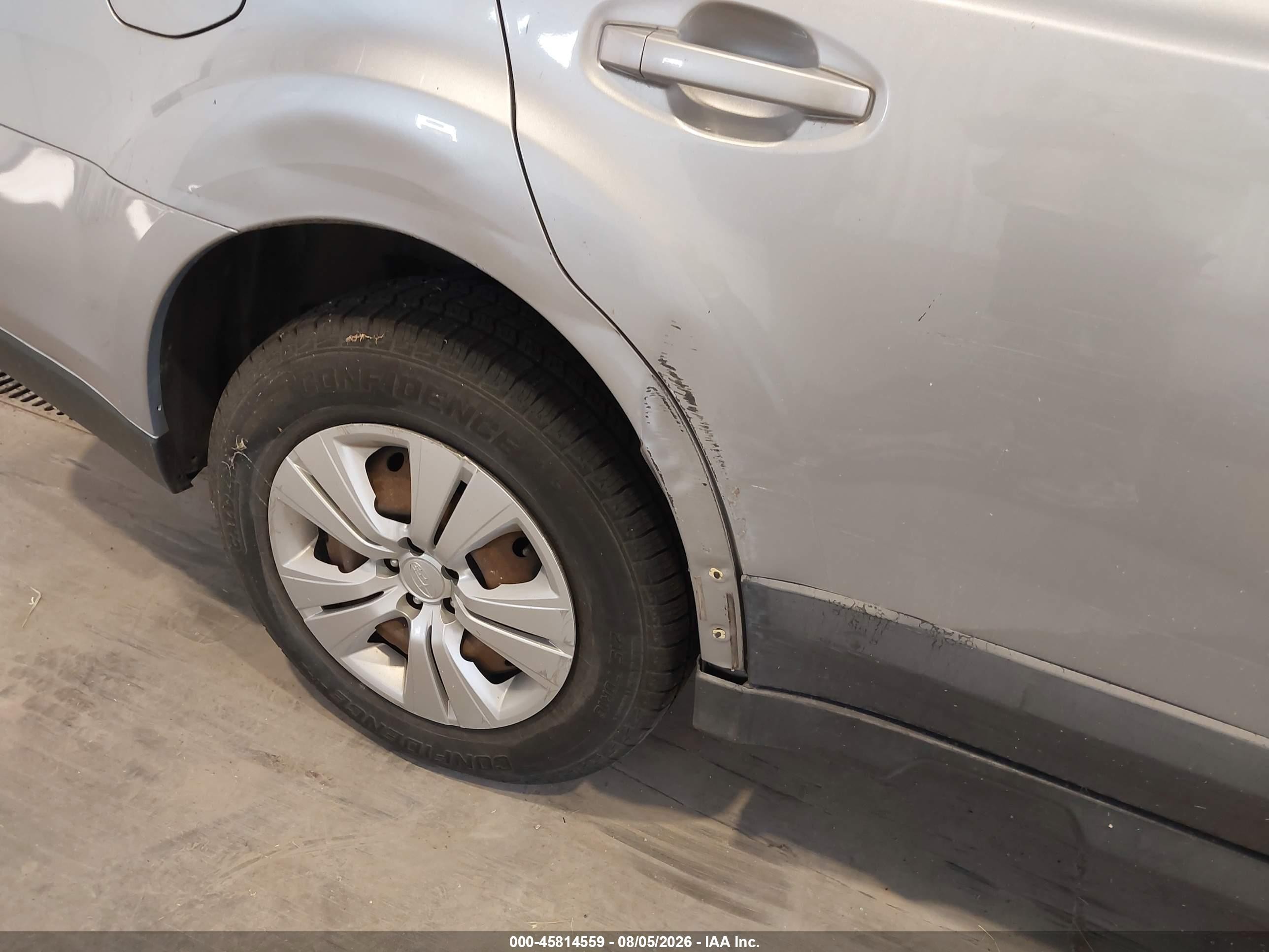 2013 Subaru Outback 2.5i Серебряный vin: 4S4BRCAC4D3211839