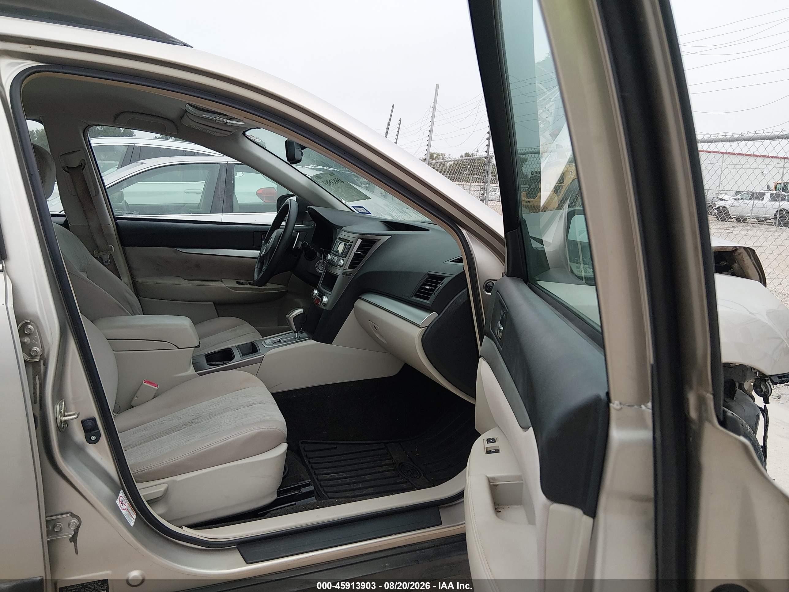 2014 Subaru Outback 2.5i Beige vin: 4S4BRCAC4E3247743