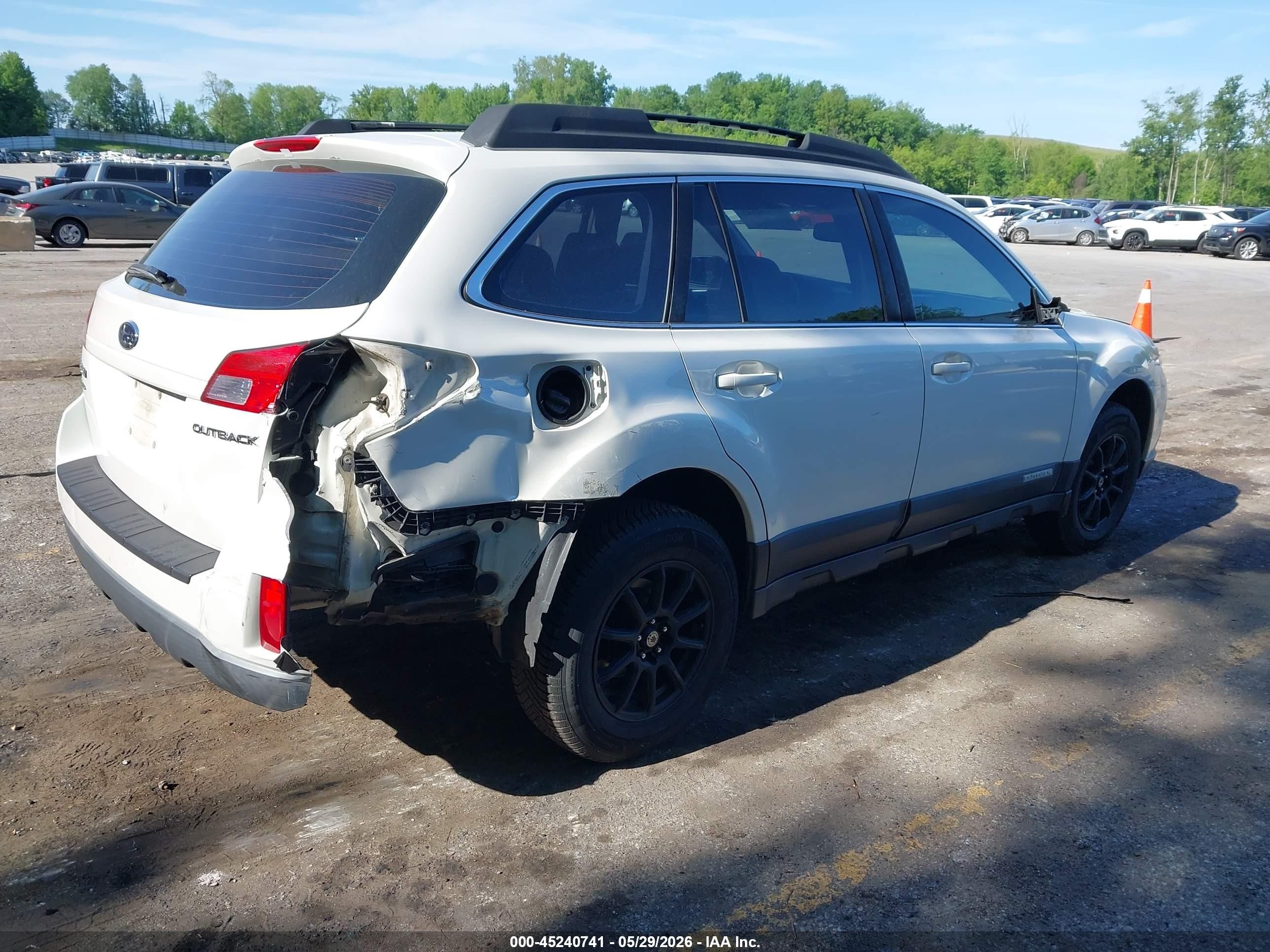 2010 Subaru Outback 2.5i White vin: 4S4BRCAC5A3314019