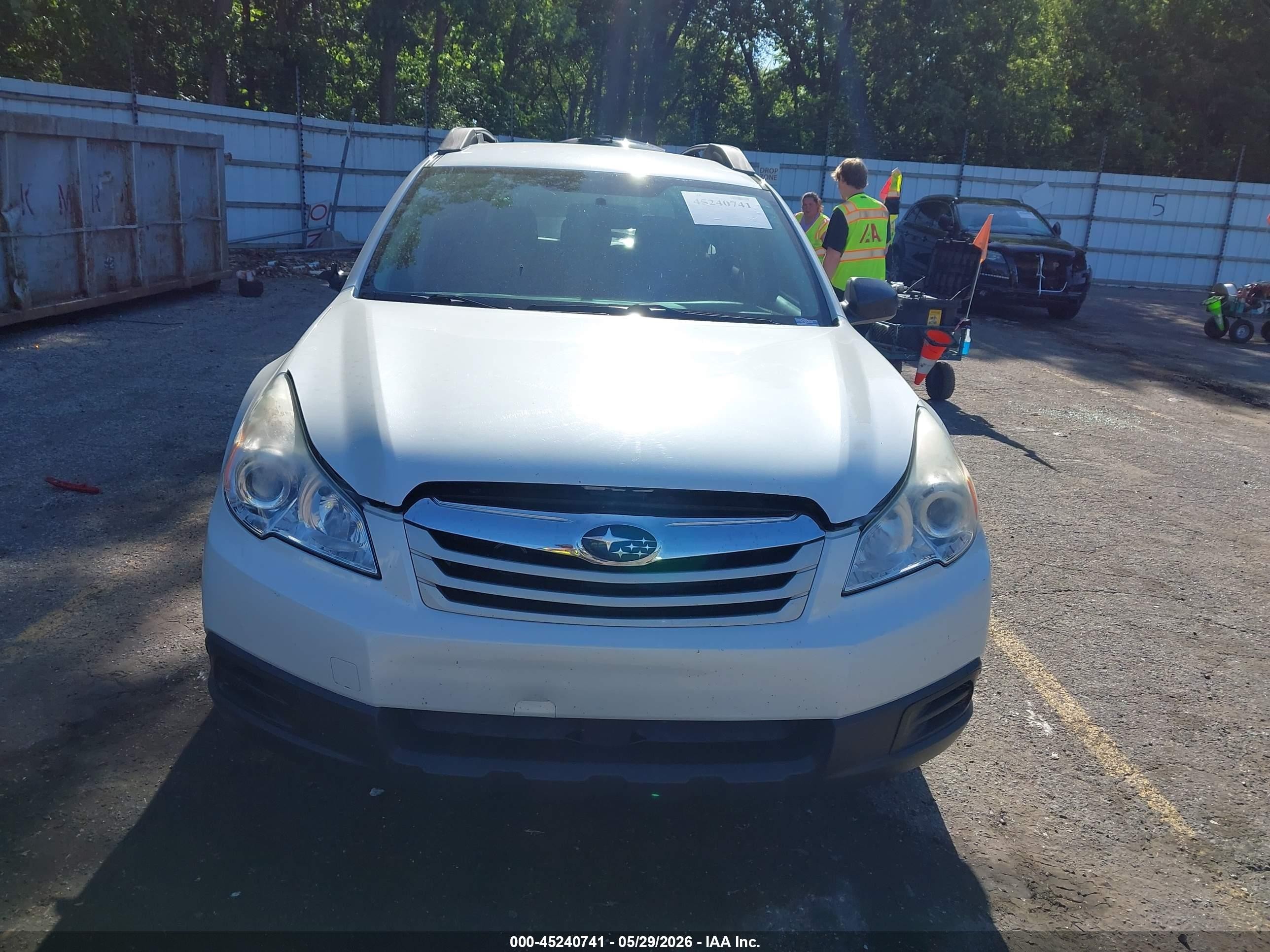 2010 Subaru Outback 2.5i White vin: 4S4BRCAC5A3314019