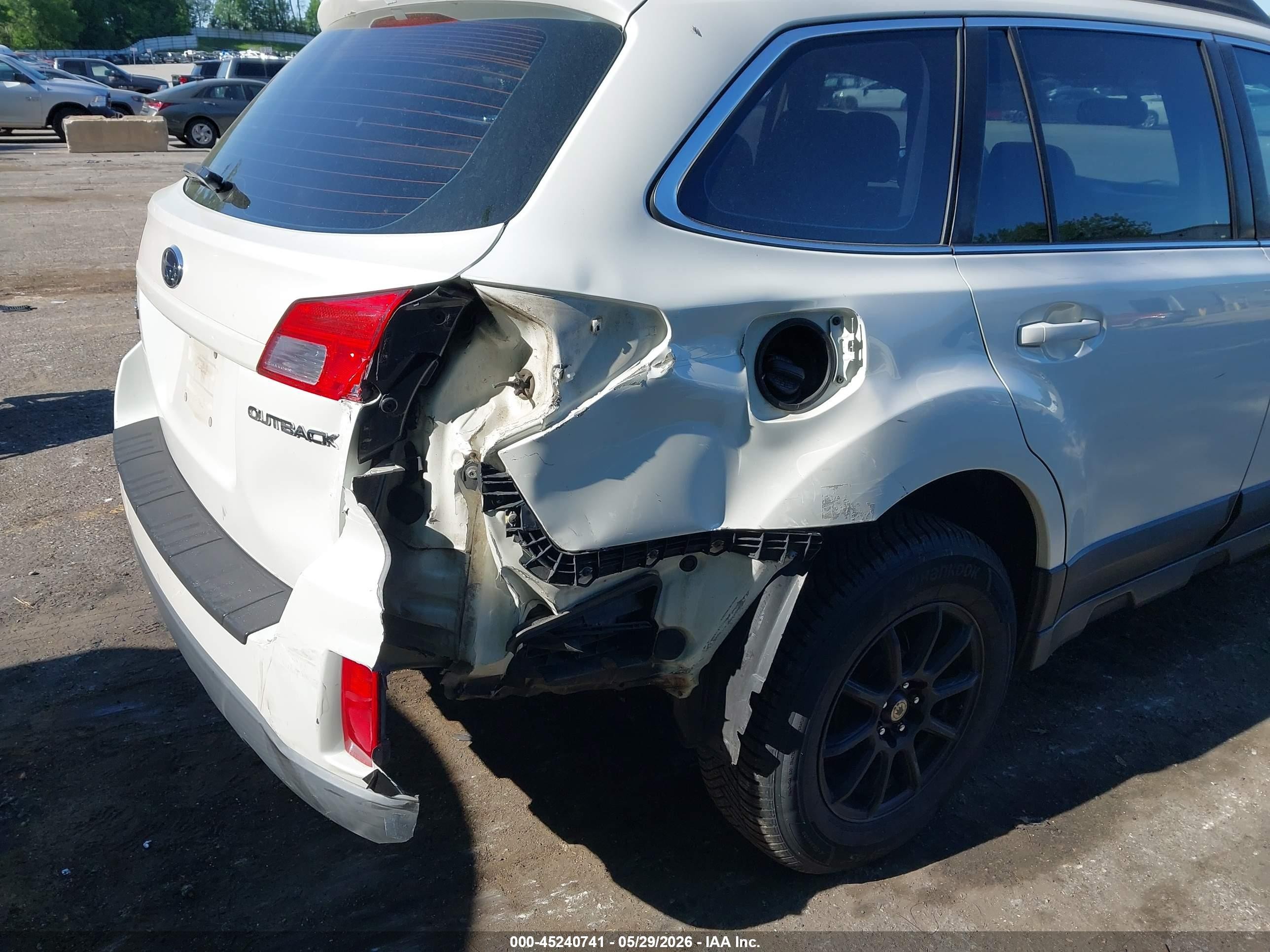 2010 Subaru Outback 2.5i White vin: 4S4BRCAC5A3314019