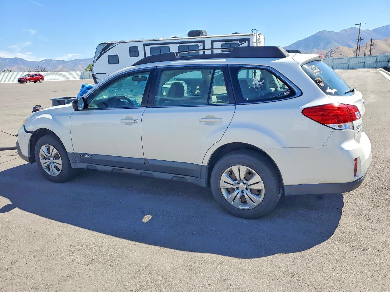 2013 Subaru Outback 2.5i White vin: 4S4BRCAC5D3242680