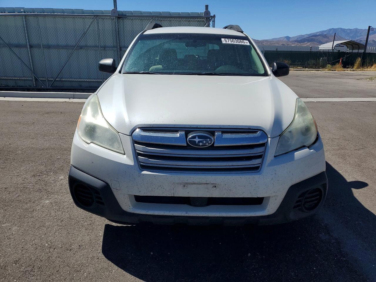 2013 Subaru Outback 2.5i White vin: 4S4BRCAC5D3242680