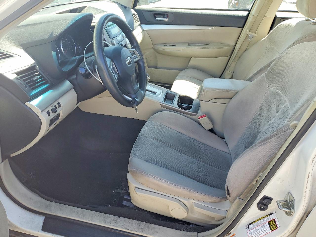 2013 Subaru Outback 2.5i White vin: 4S4BRCAC5D3242680