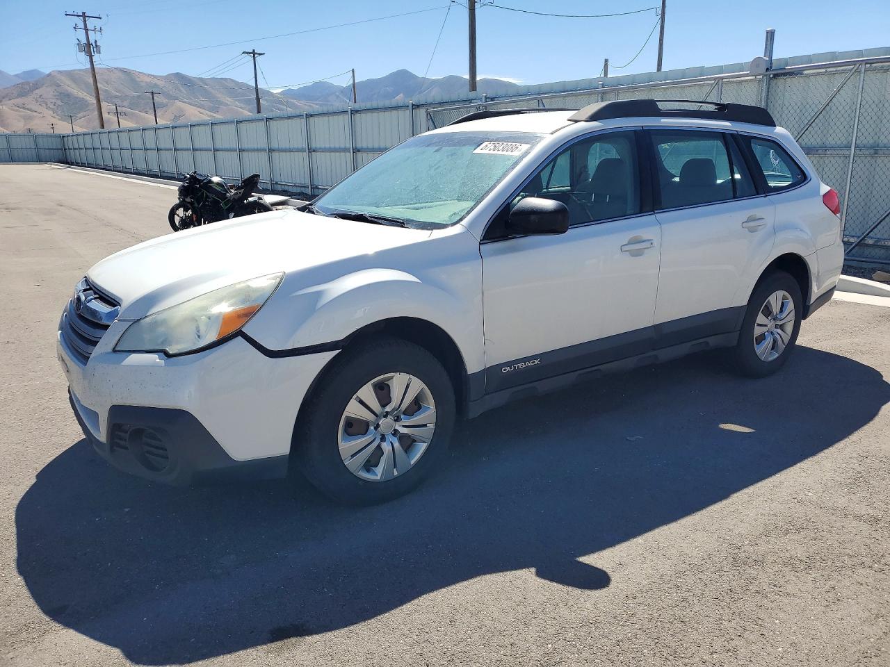 2013 Subaru Outback 2.5i White vin: 4S4BRCAC5D3242680