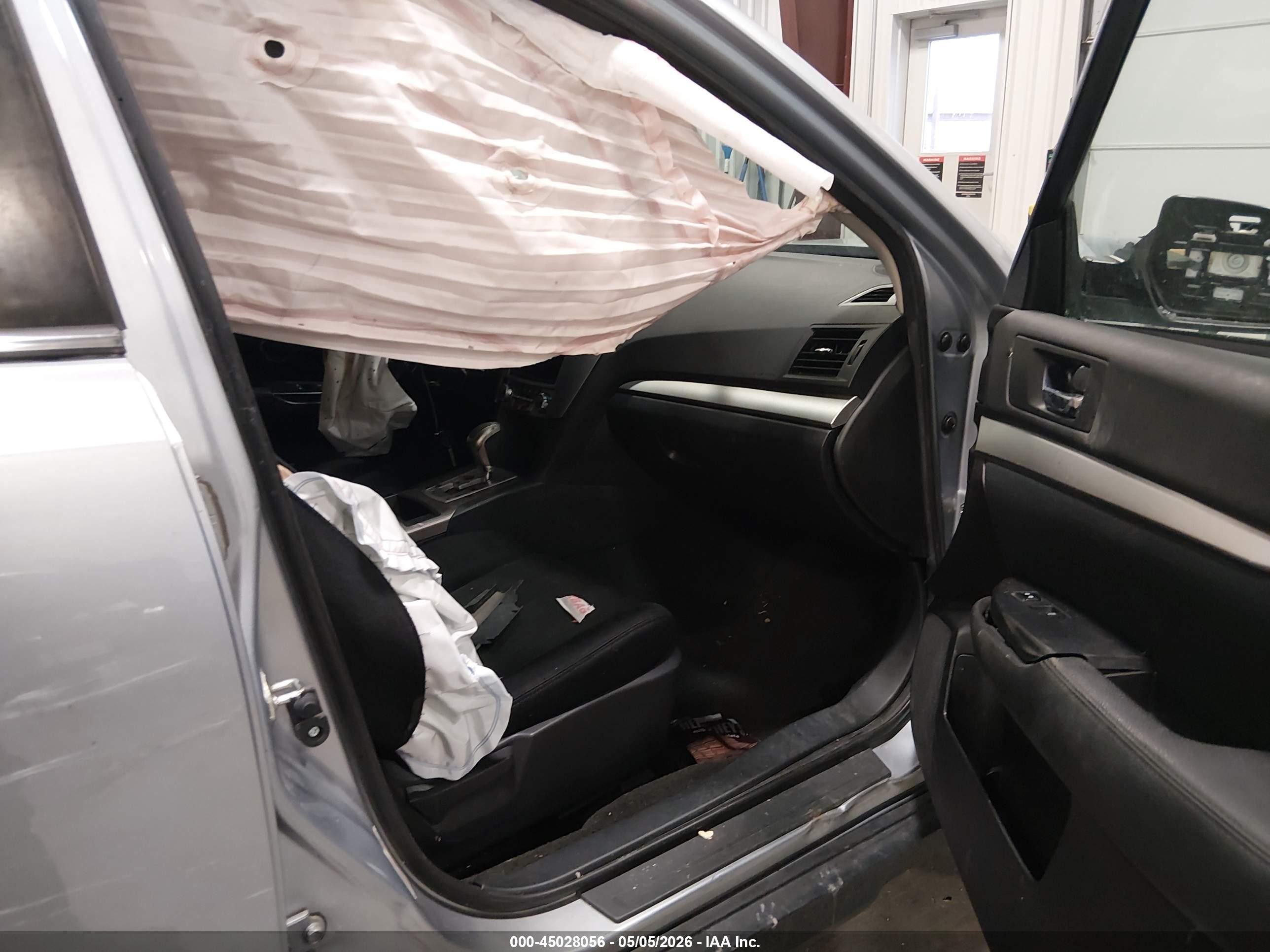 2013 Subaru Outback 2.5i Silver vin: 4S4BRCAC5D3293824