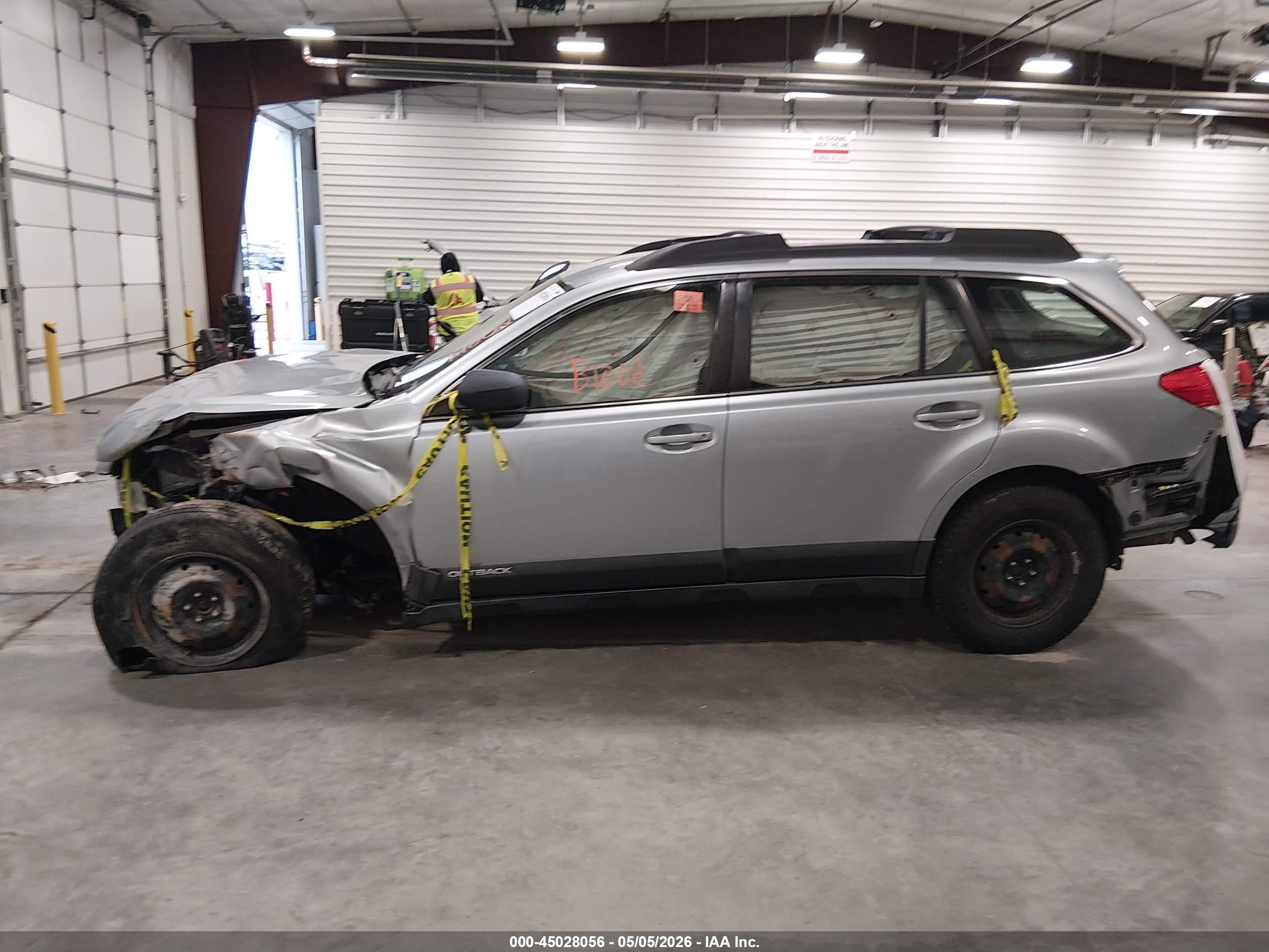 2013 Subaru Outback 2.5i Silver vin: 4S4BRCAC5D3293824