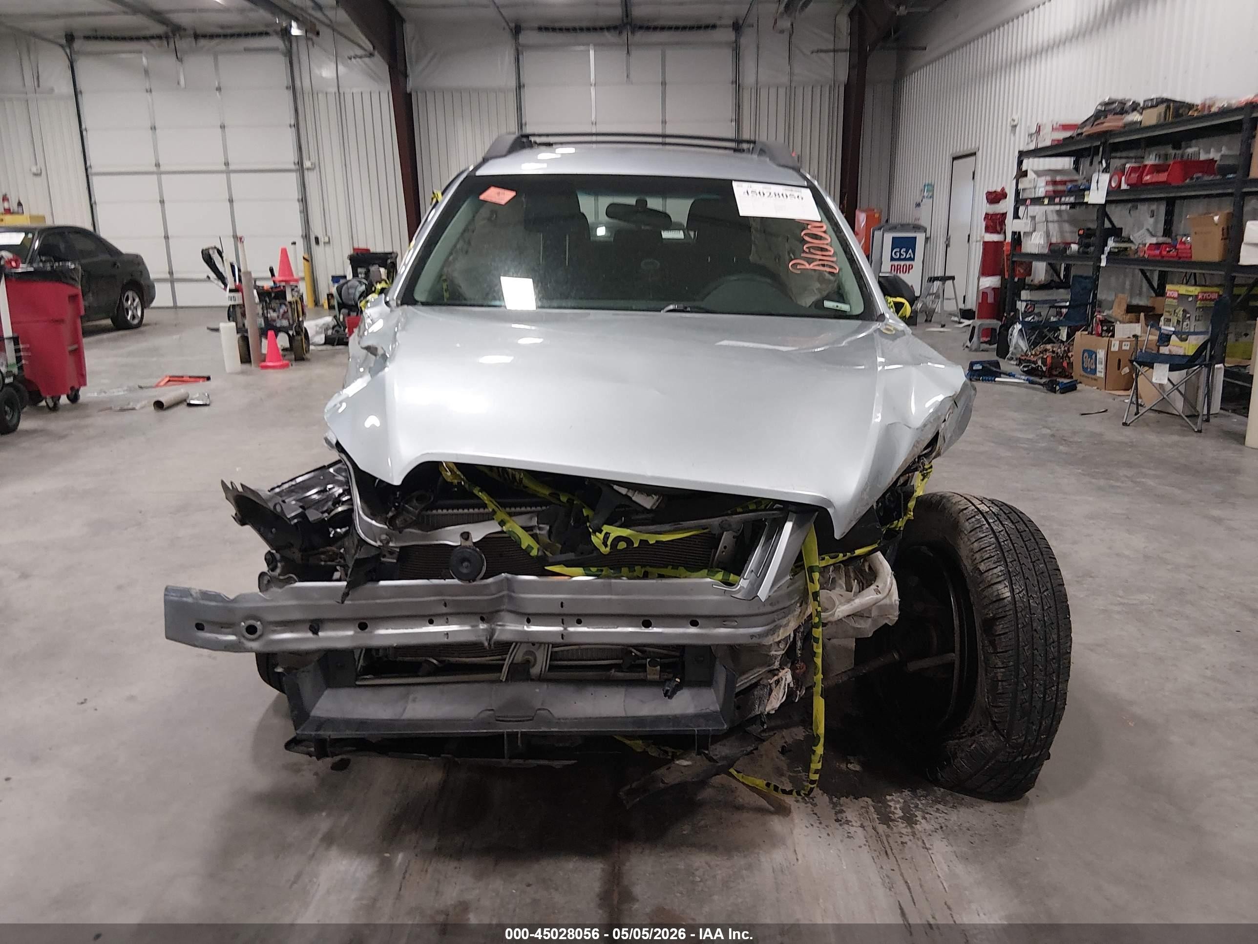 2013 Subaru Outback 2.5i Silver vin: 4S4BRCAC5D3293824