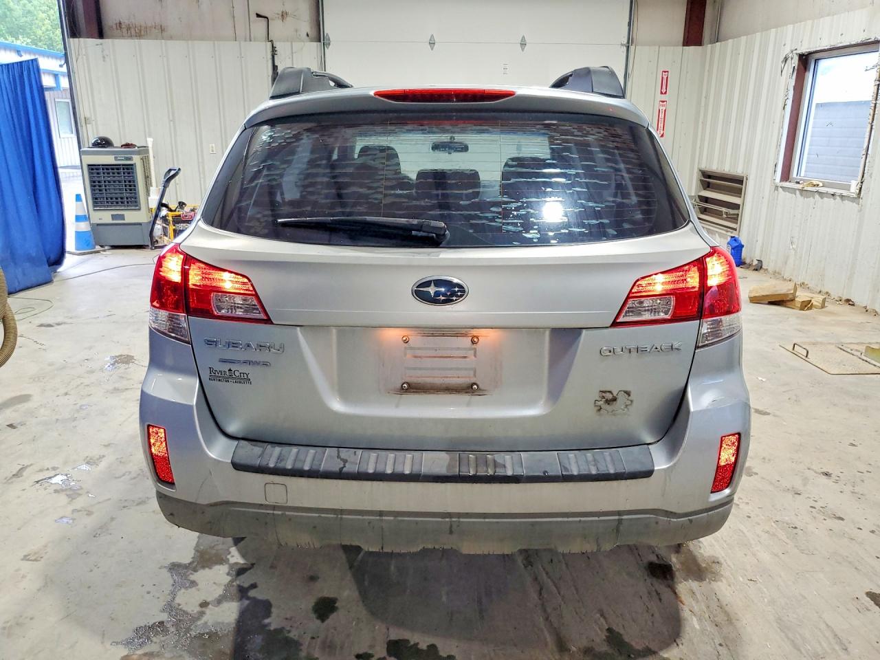 2012 Subaru Outback 2.5i Silver vin: 4S4BRCAC6C3268204
