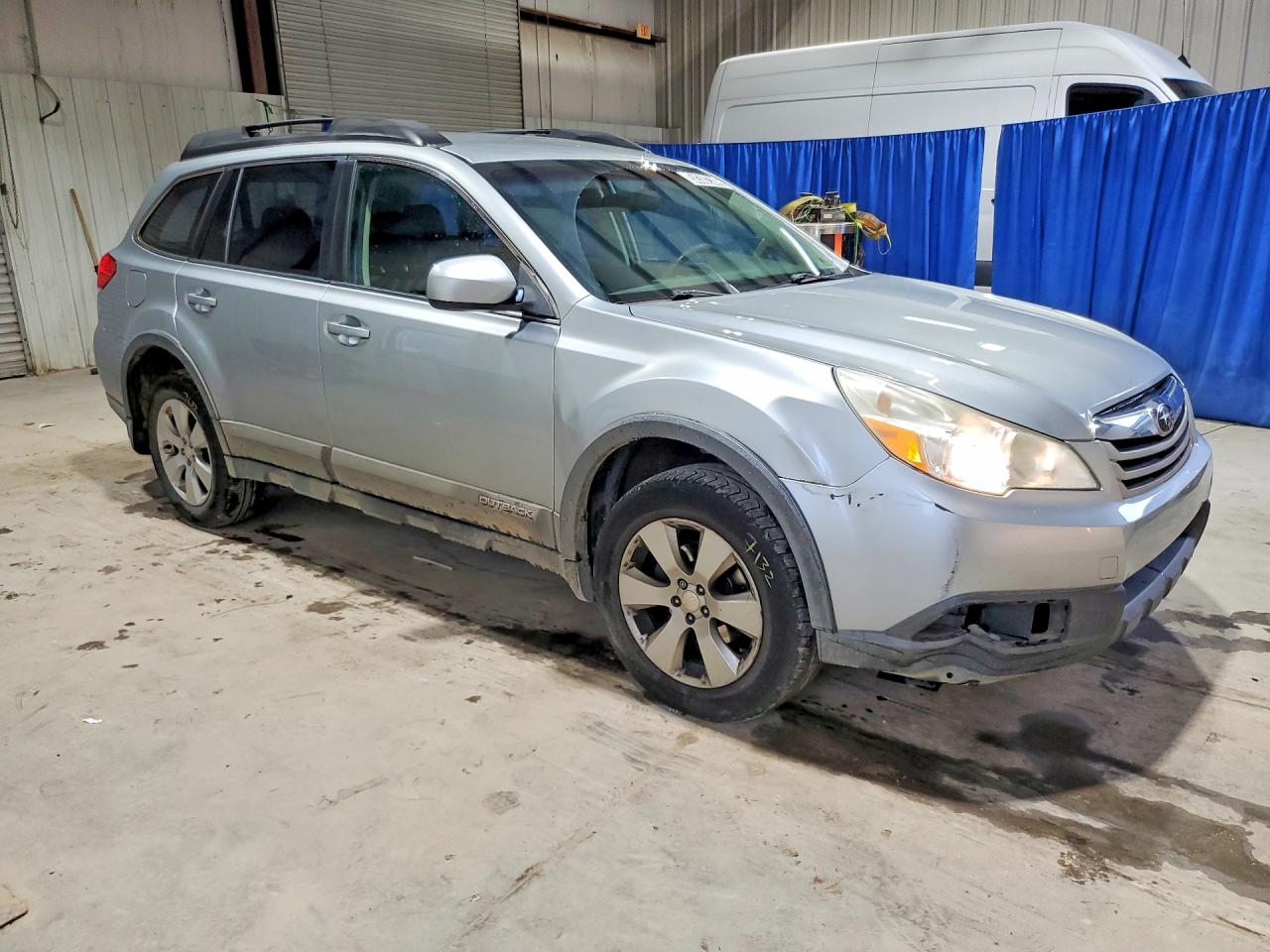 2012 Subaru Outback 2.5i Silver vin: 4S4BRCAC6C3268204