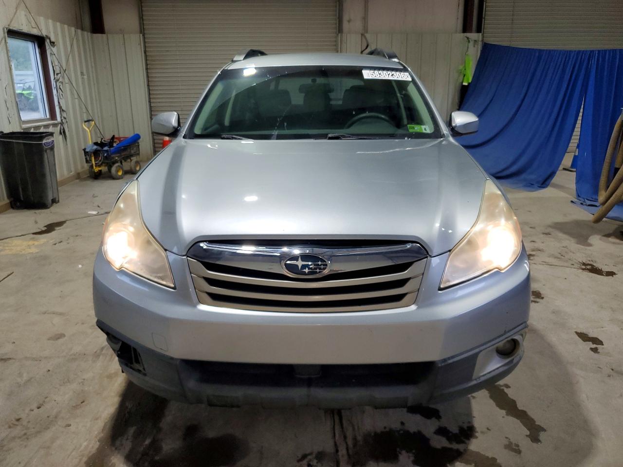2012 Subaru Outback 2.5i Silver vin: 4S4BRCAC6C3268204