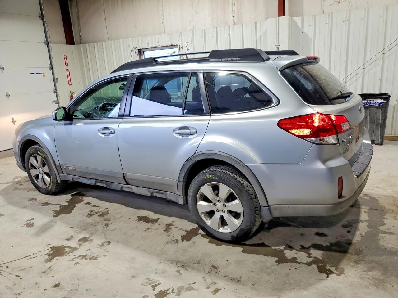 2012 Subaru Outback 2.5i Silver vin: 4S4BRCAC6C3268204