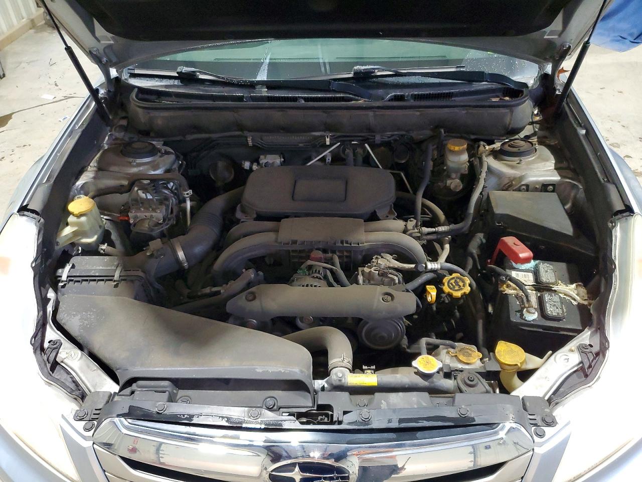 2012 Subaru Outback 2.5i Silver vin: 4S4BRCAC6C3268204