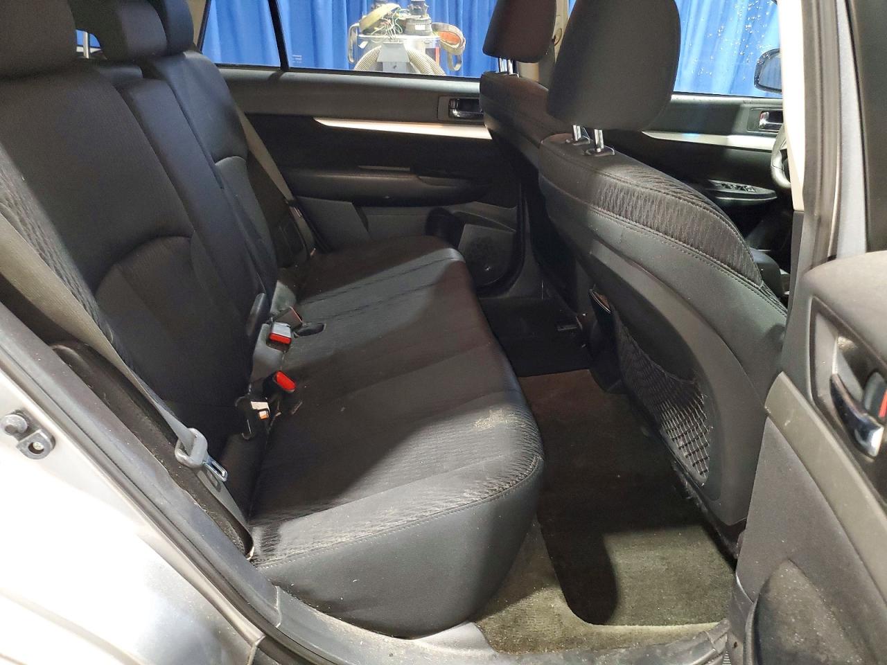 2012 Subaru Outback 2.5i Silver vin: 4S4BRCAC6C3268204