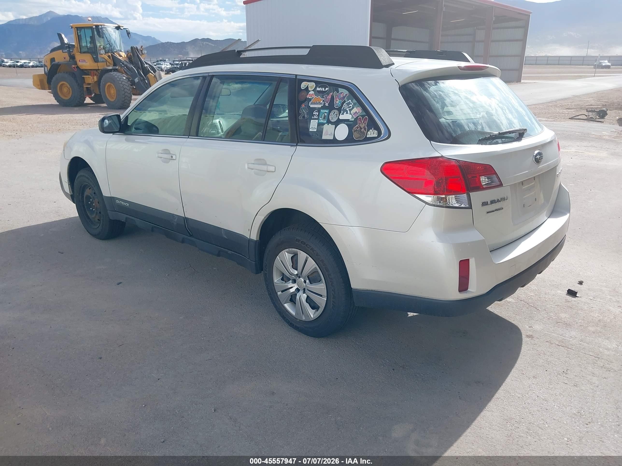 2013 Subaru Outback 2.5i White vin: 4S4BRCAC6D3284114
