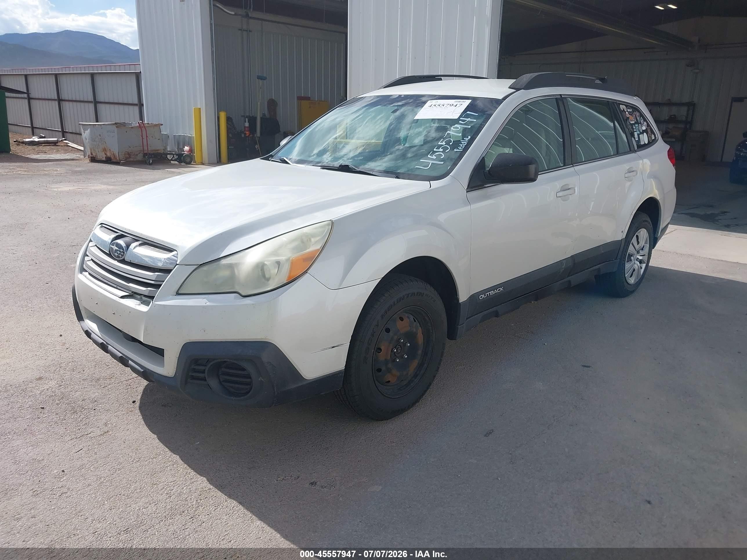 2013 Subaru Outback 2.5i White vin: 4S4BRCAC6D3284114