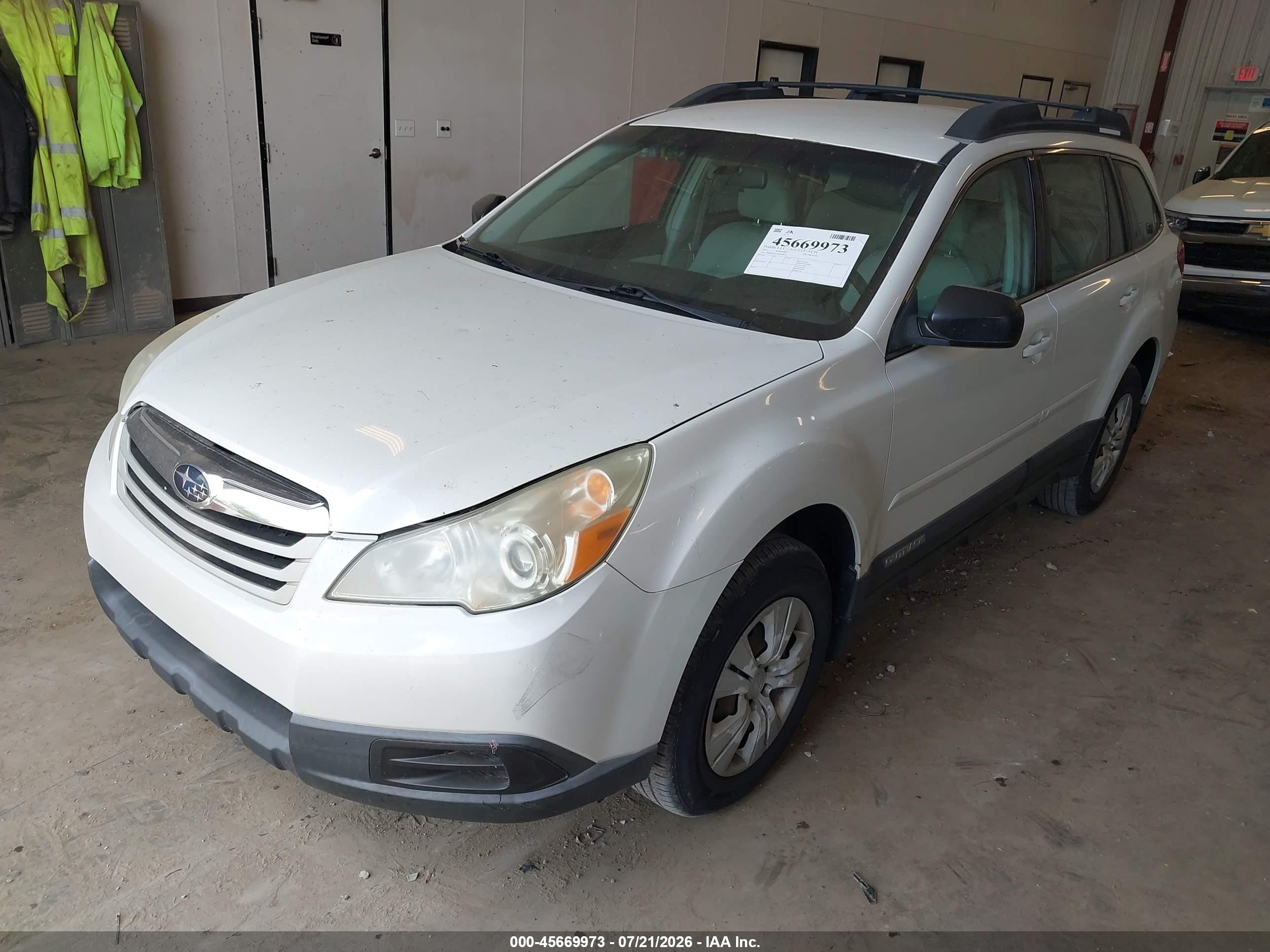 2011 Subaru Outback 2.5i White vin: 4S4BRCAC7B3387815
