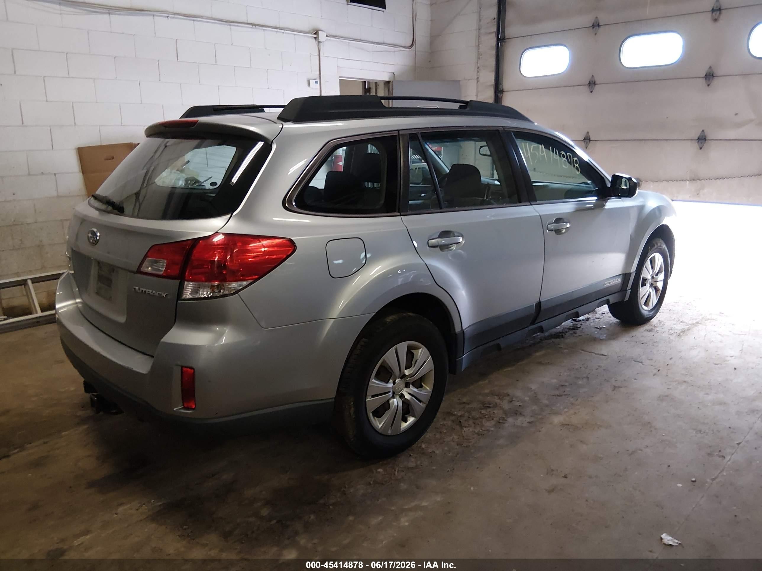 2012 Subaru Outback 2.5i Silver vin: 4S4BRCAC7C1255862