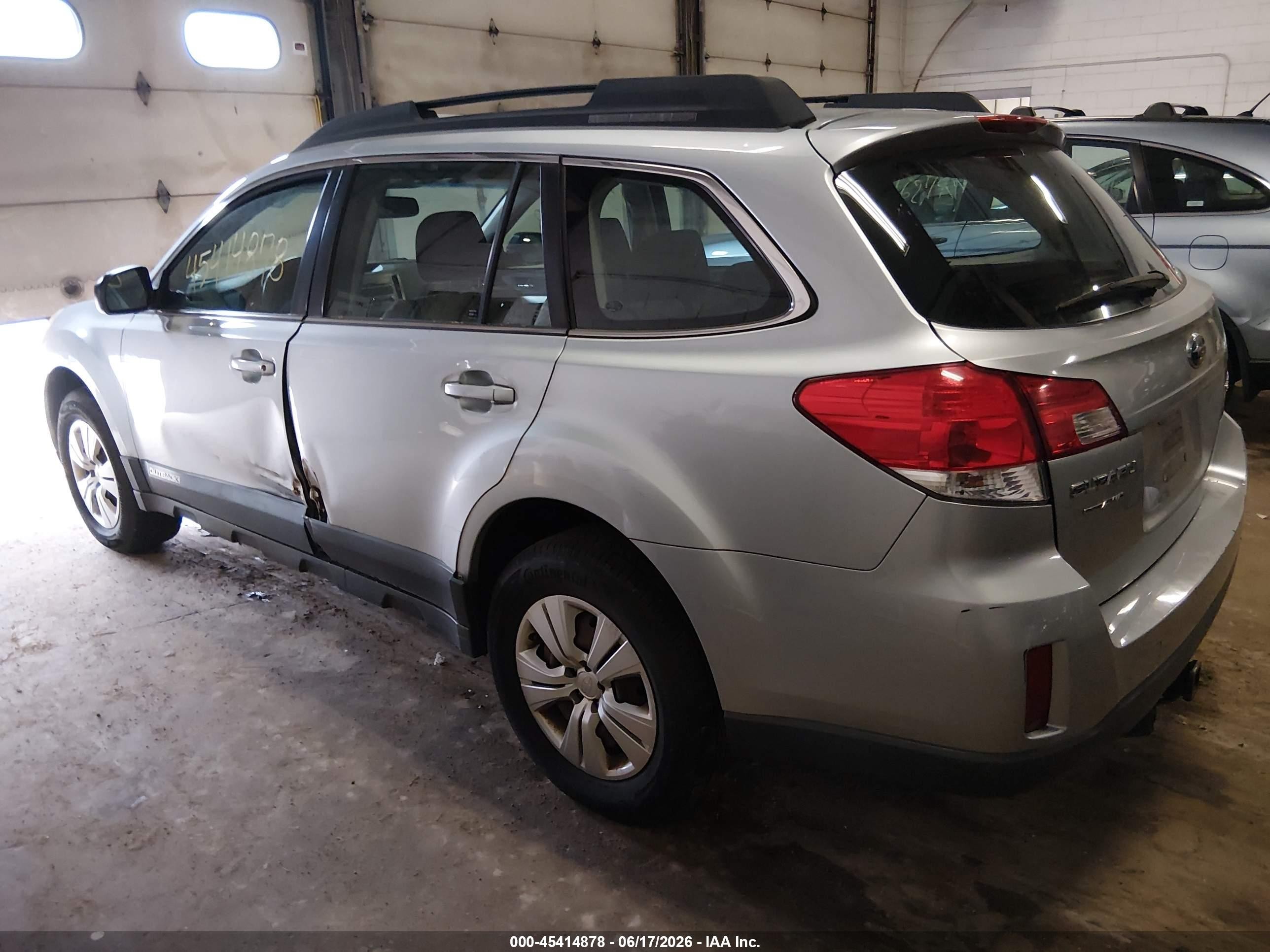 2012 Subaru Outback 2.5i Silver vin: 4S4BRCAC7C1255862