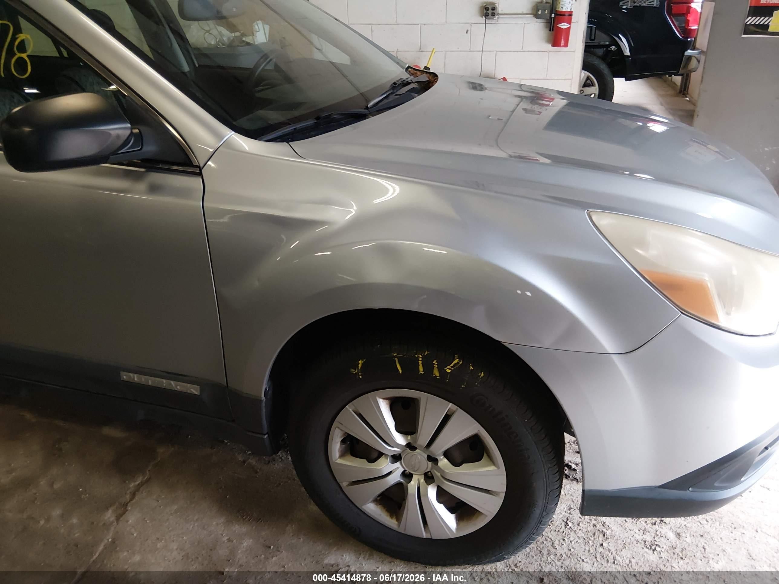 2012 Subaru Outback 2.5i Silver vin: 4S4BRCAC7C1255862
