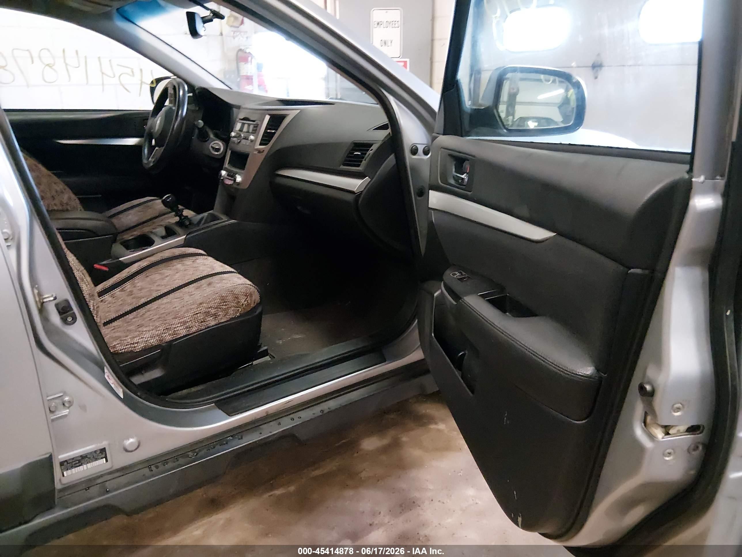 2012 Subaru Outback 2.5i Silver vin: 4S4BRCAC7C1255862