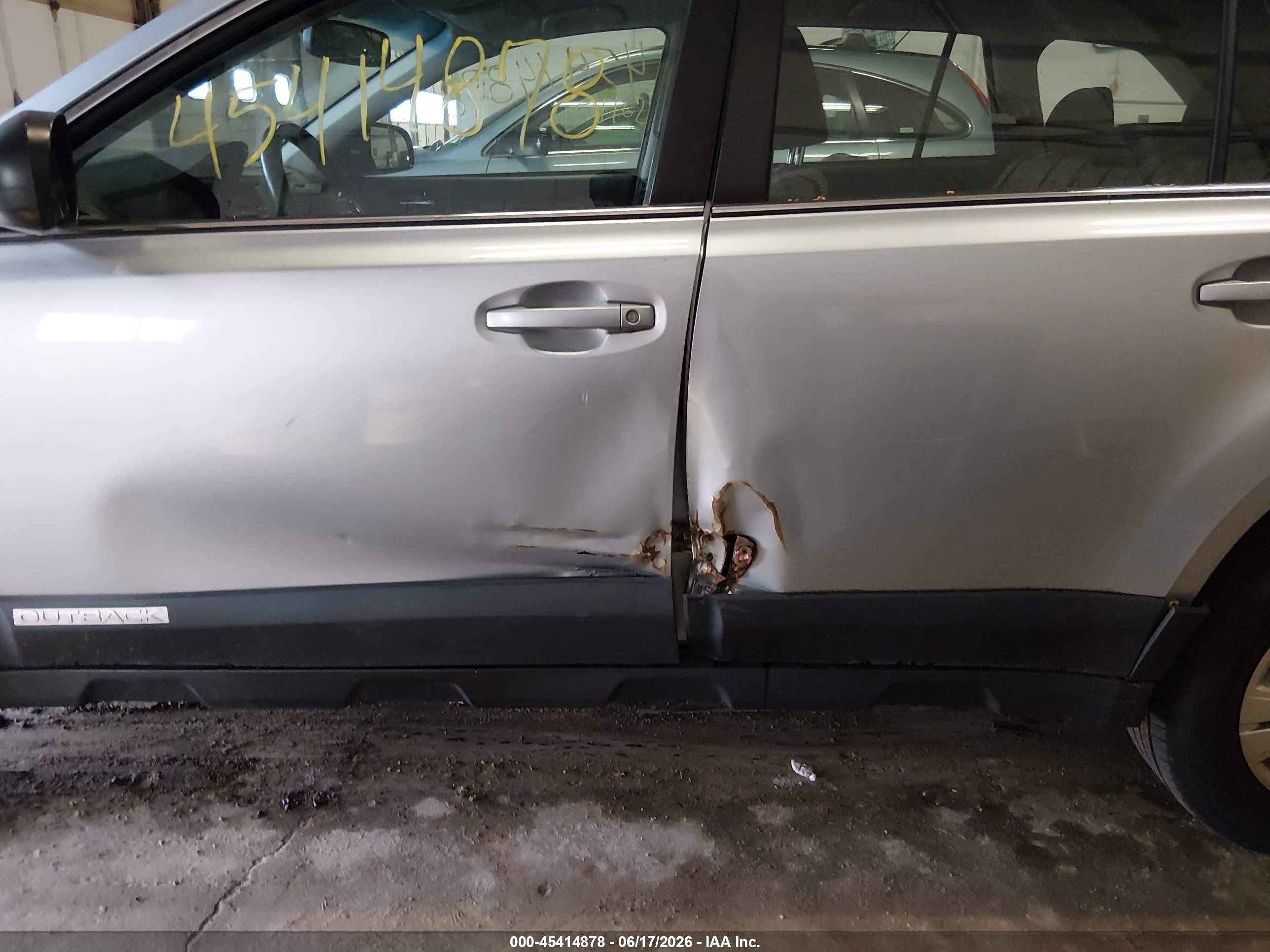 2012 Subaru Outback 2.5i Silver vin: 4S4BRCAC7C1255862