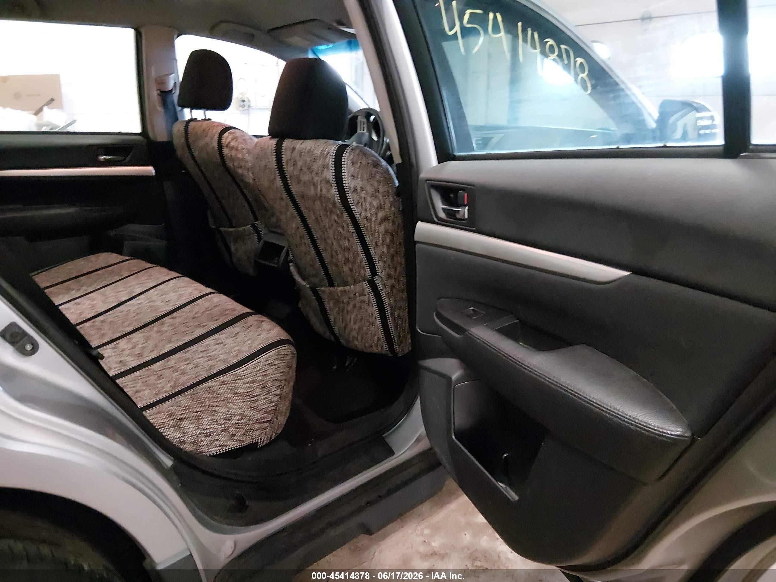 2012 Subaru Outback 2.5i Silver vin: 4S4BRCAC7C1255862