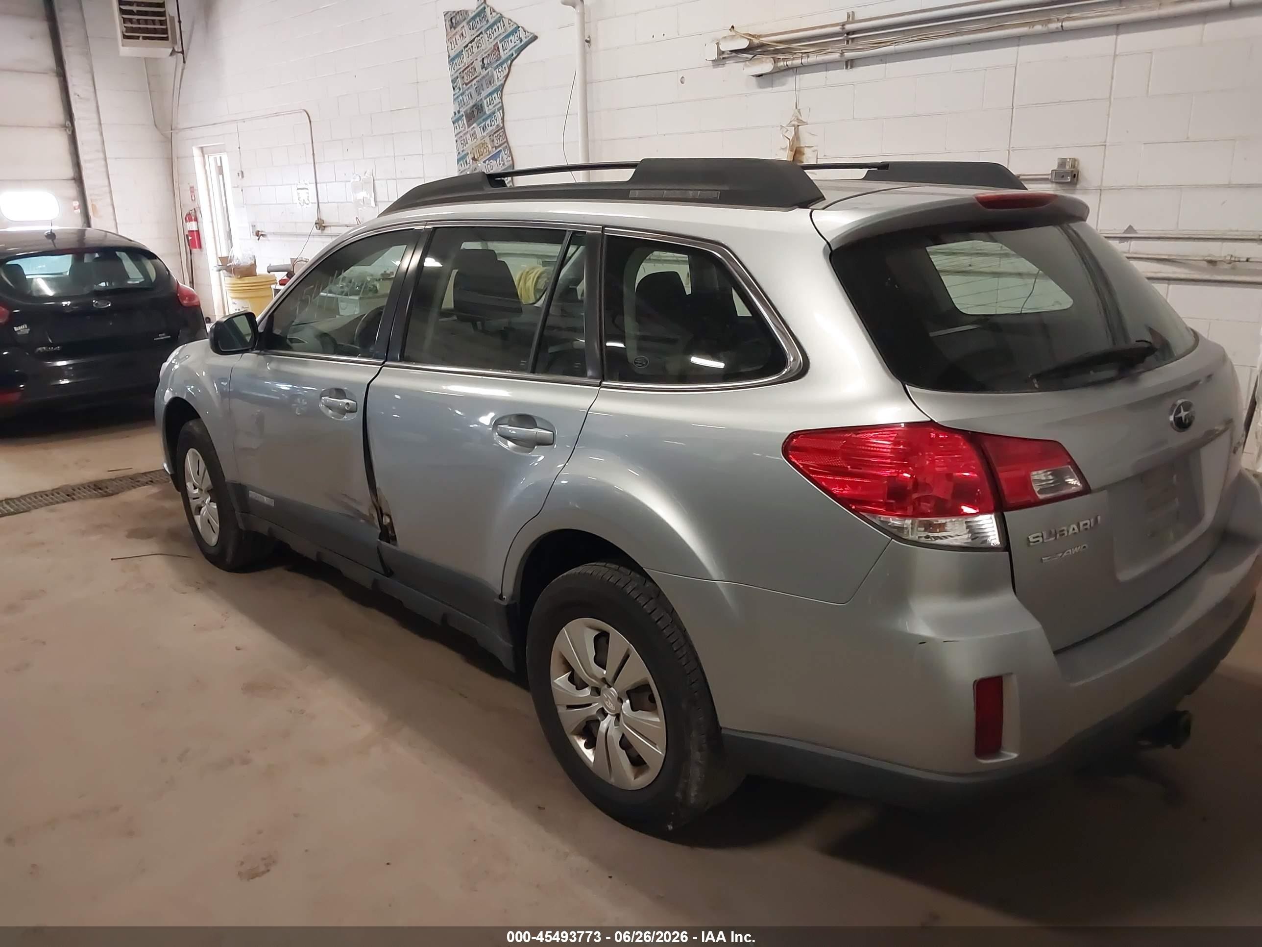 2012 Subaru Outback 2.5i Silver vin: 4S4BRCAC7C1255862