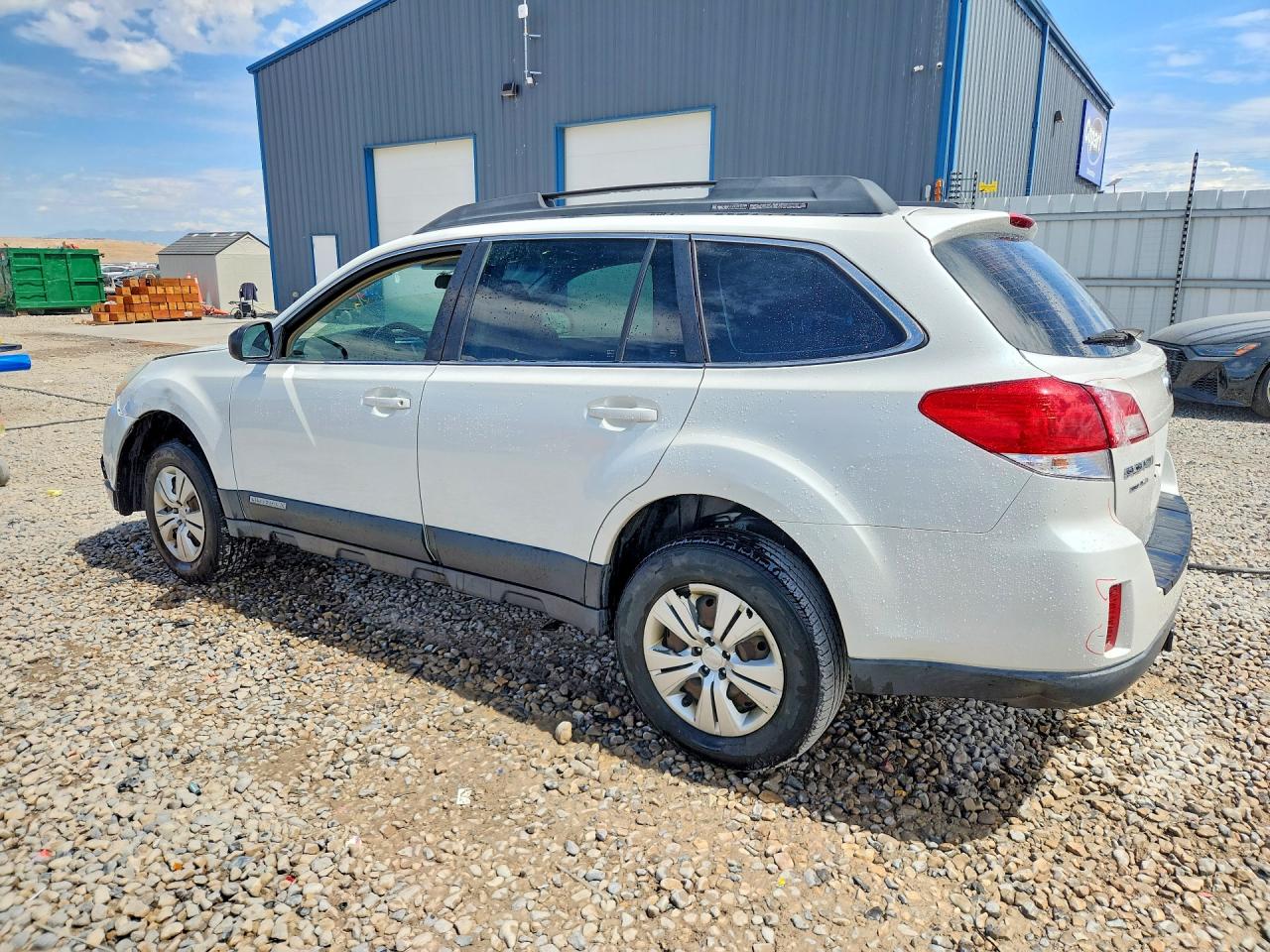 2012 Subaru Outback 2.5i White vin: 4S4BRCAC7C3242534