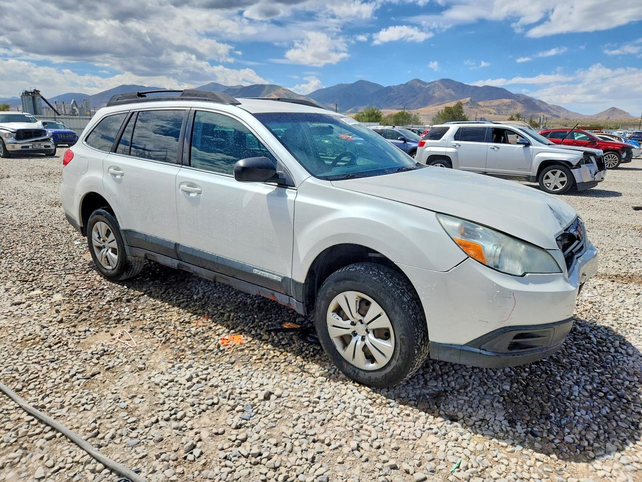 2012 Subaru Outback 2.5i White vin: 4S4BRCAC7C3242534