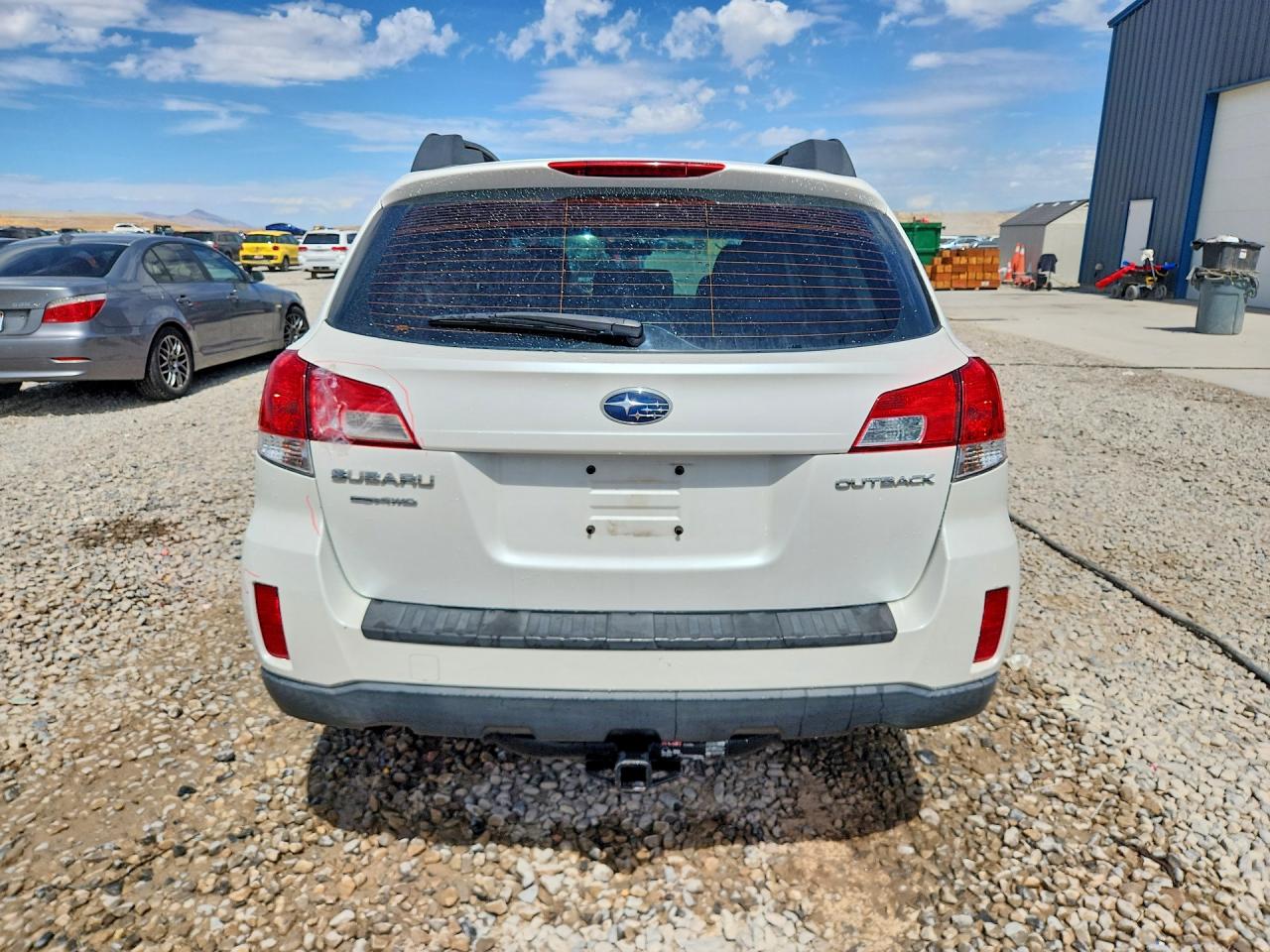 2012 Subaru Outback 2.5i White vin: 4S4BRCAC7C3242534