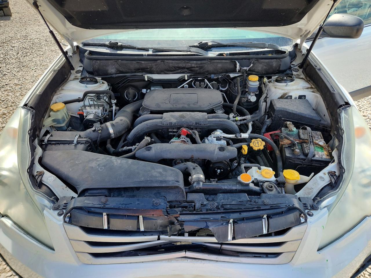 2012 Subaru Outback 2.5i White vin: 4S4BRCAC7C3242534
