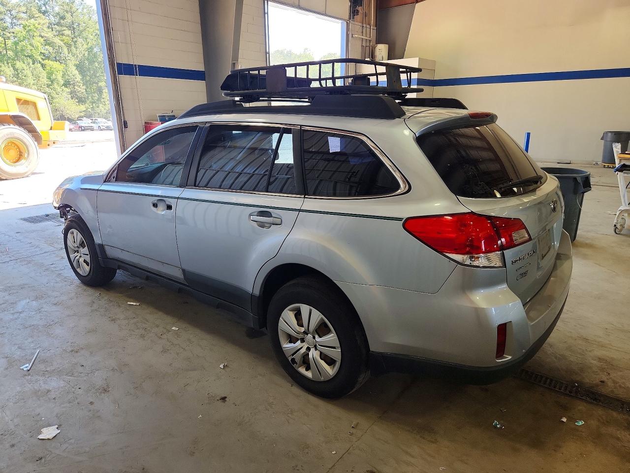 2013 Subaru Outback 2.5i Silver vin: 4S4BRCAC7D3237013