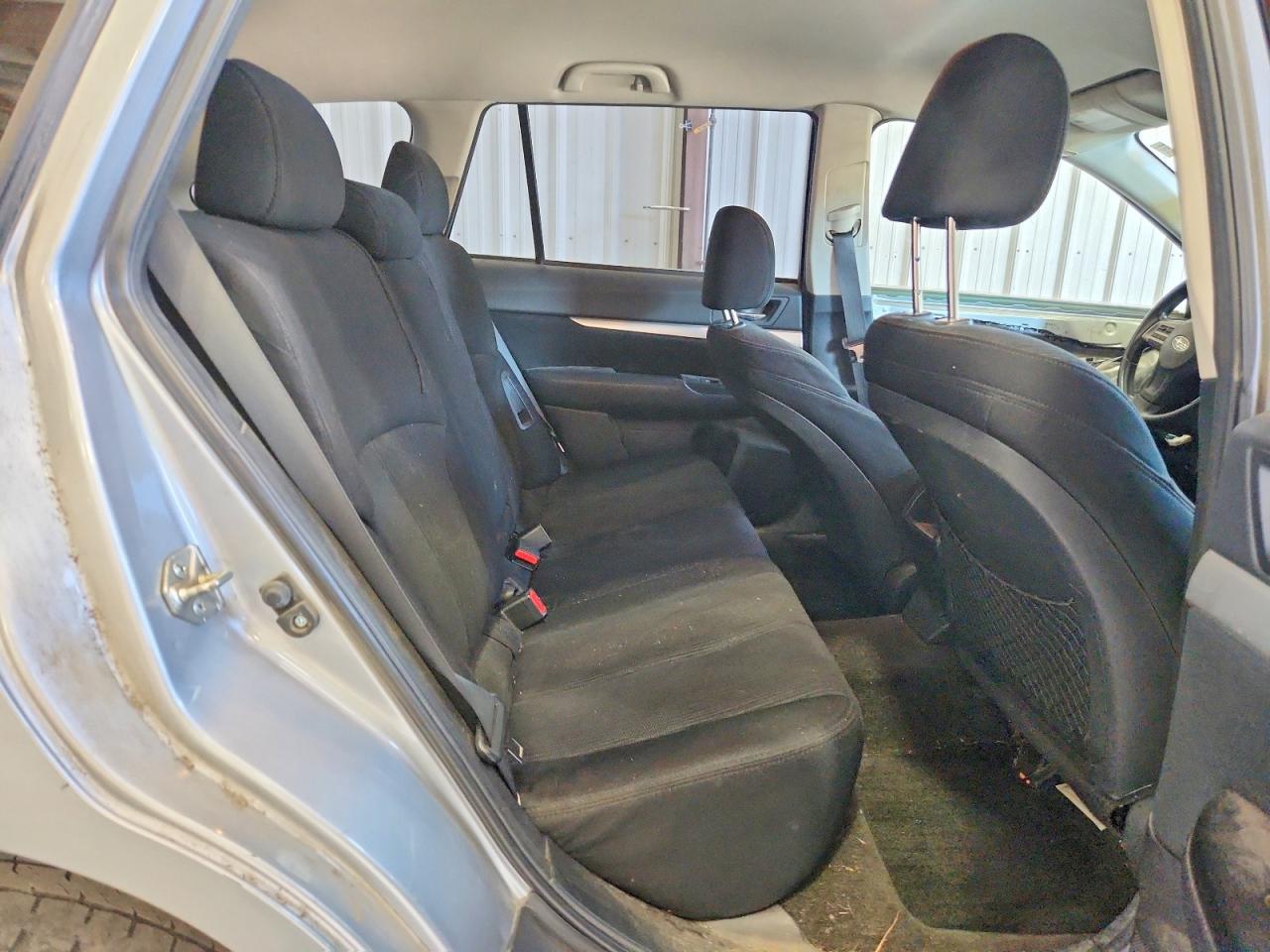 2013 Subaru Outback 2.5i Silver vin: 4S4BRCAC7D3237013