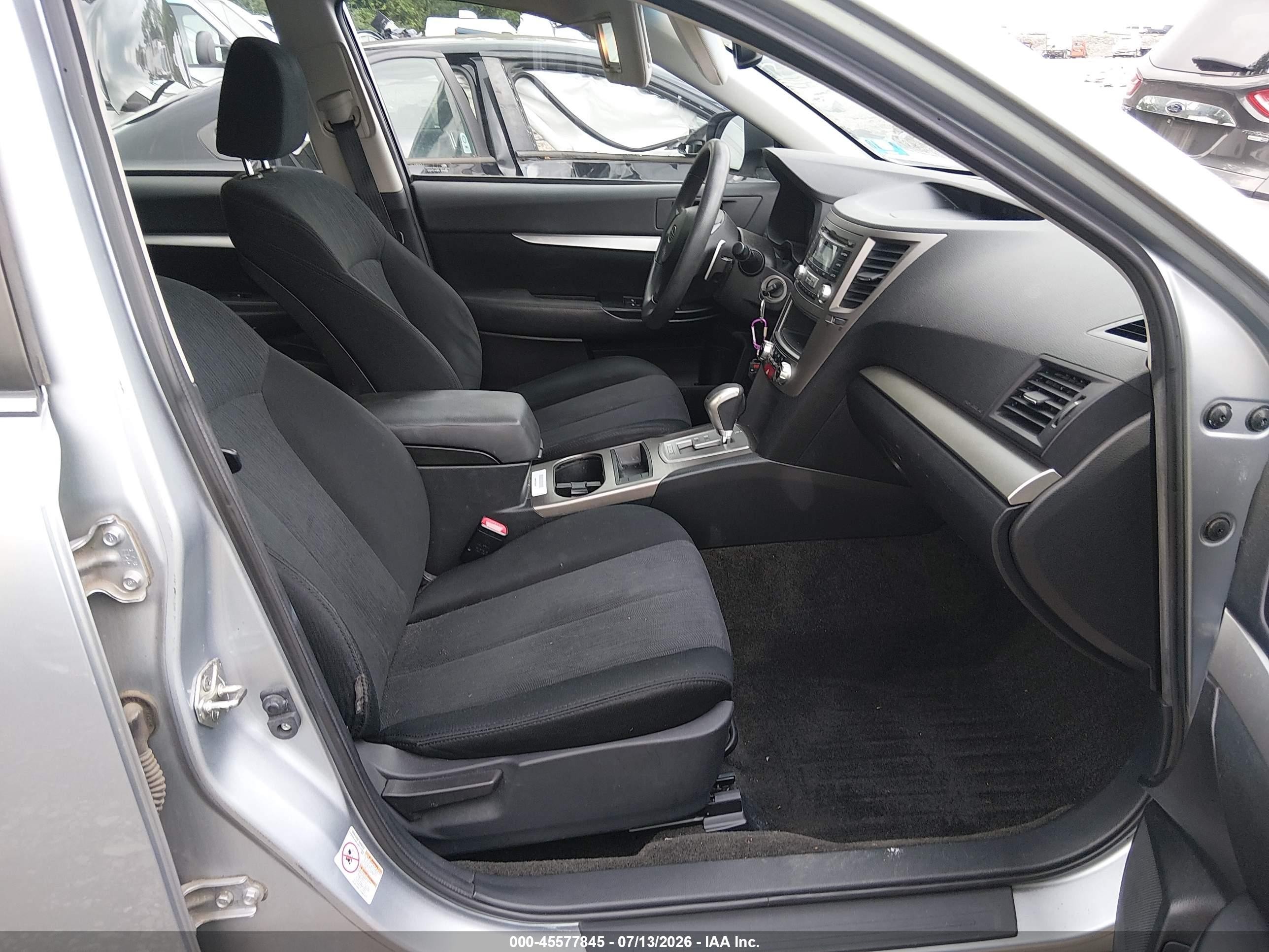 2013 Subaru Outback 2.5i Silver vin: 4S4BRCAC7D3306427