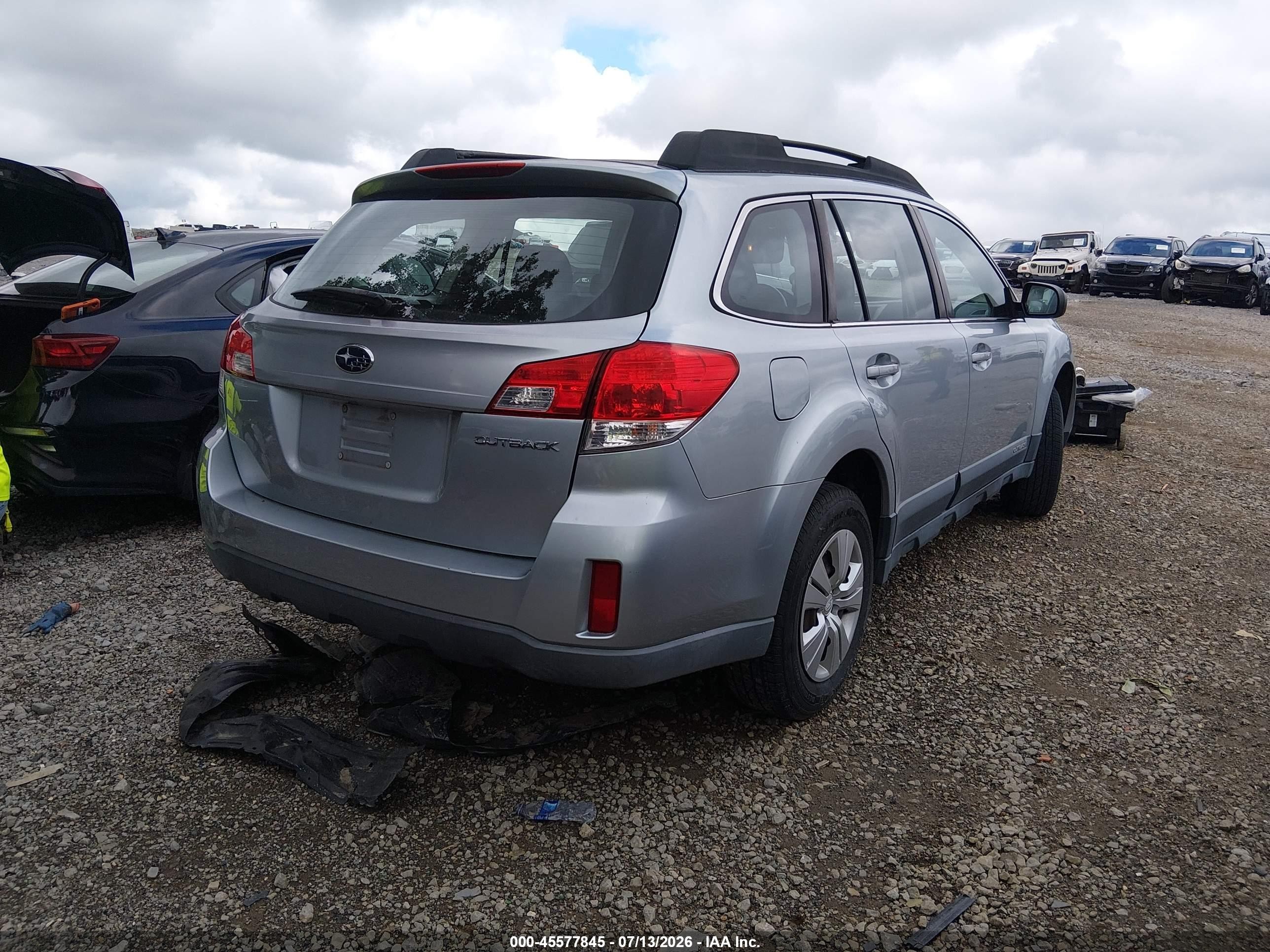 2013 Subaru Outback 2.5i Silver vin: 4S4BRCAC7D3306427