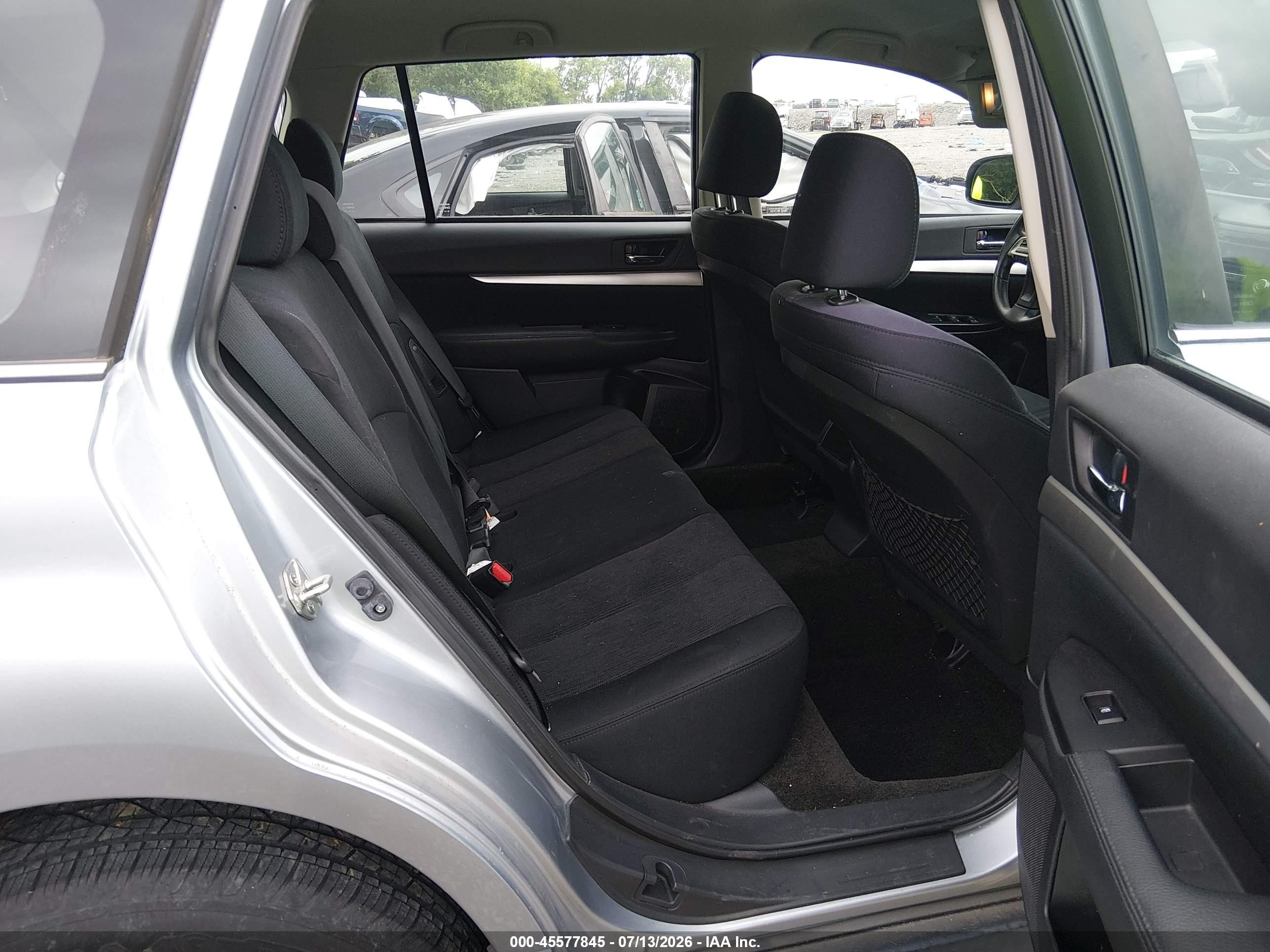 2013 Subaru Outback 2.5i Silver vin: 4S4BRCAC7D3306427