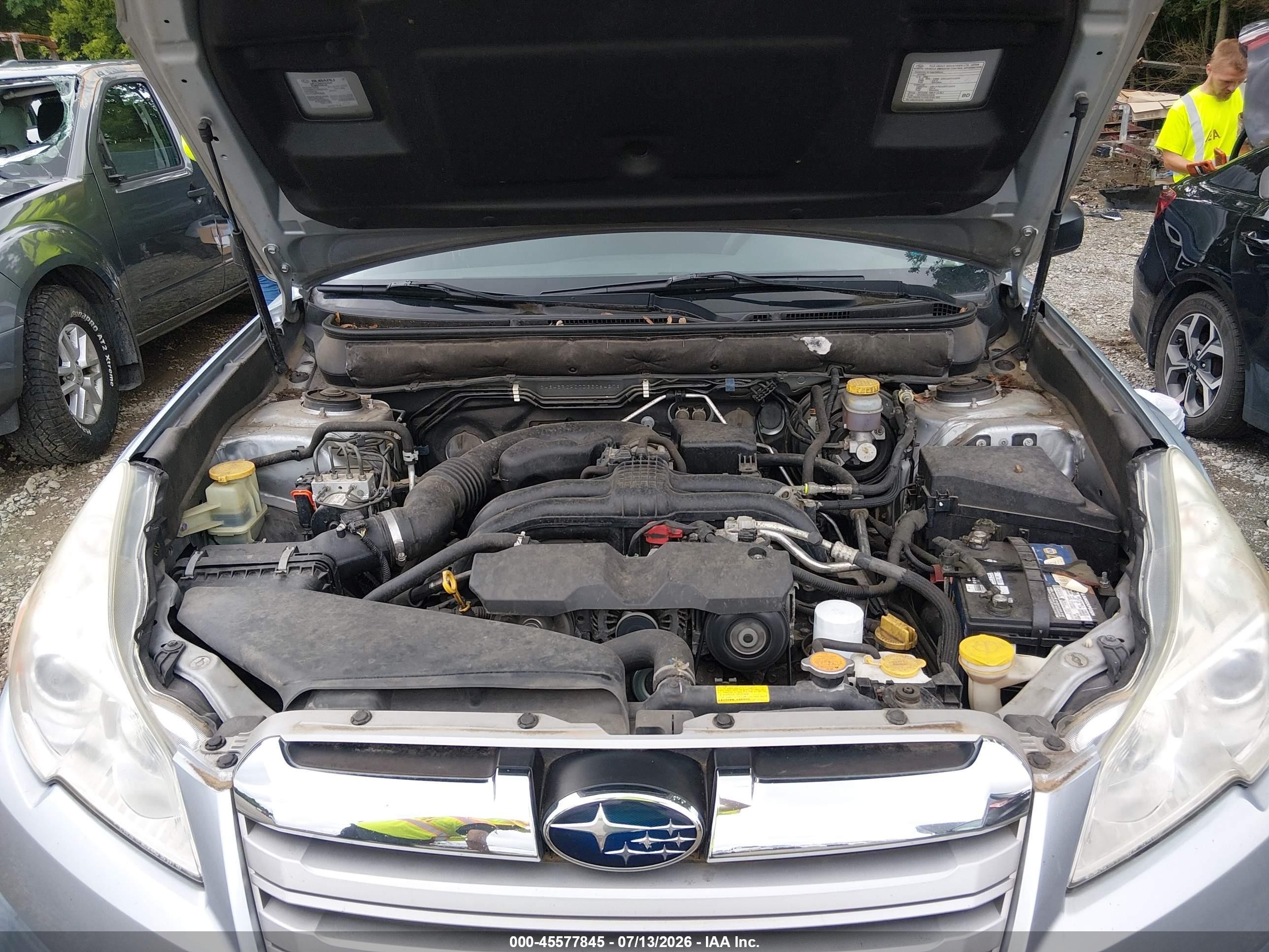 2013 Subaru Outback 2.5i Silver vin: 4S4BRCAC7D3306427