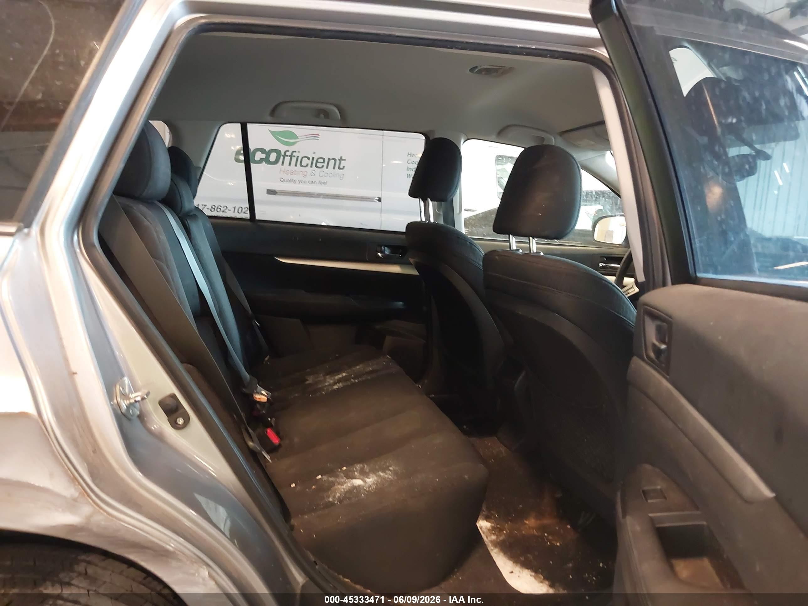 2010 Subaru Outback 2.5i Серебряный vin: 4S4BRCAC8A3330912