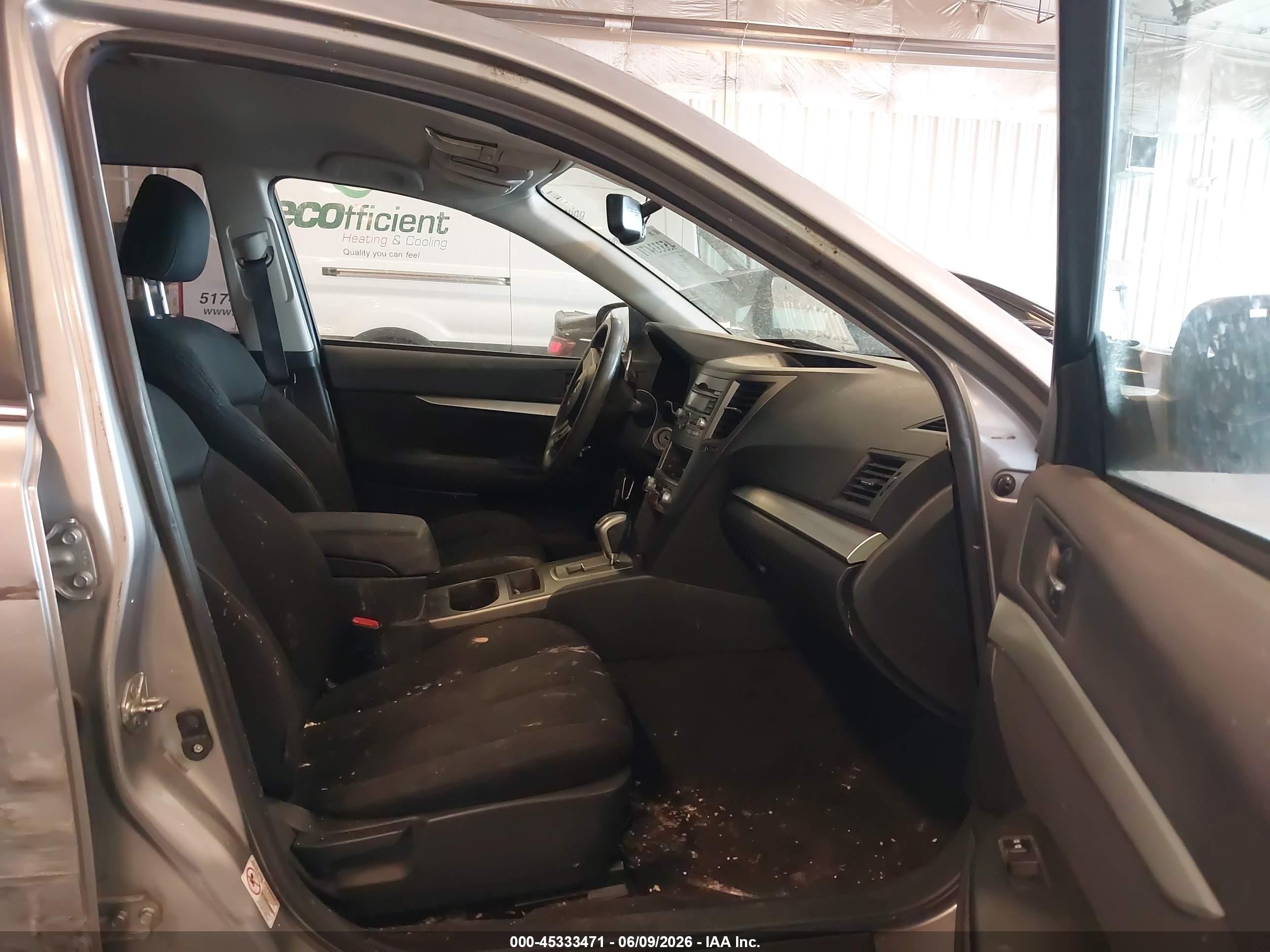 2010 Subaru Outback 2.5i Серебряный vin: 4S4BRCAC8A3330912