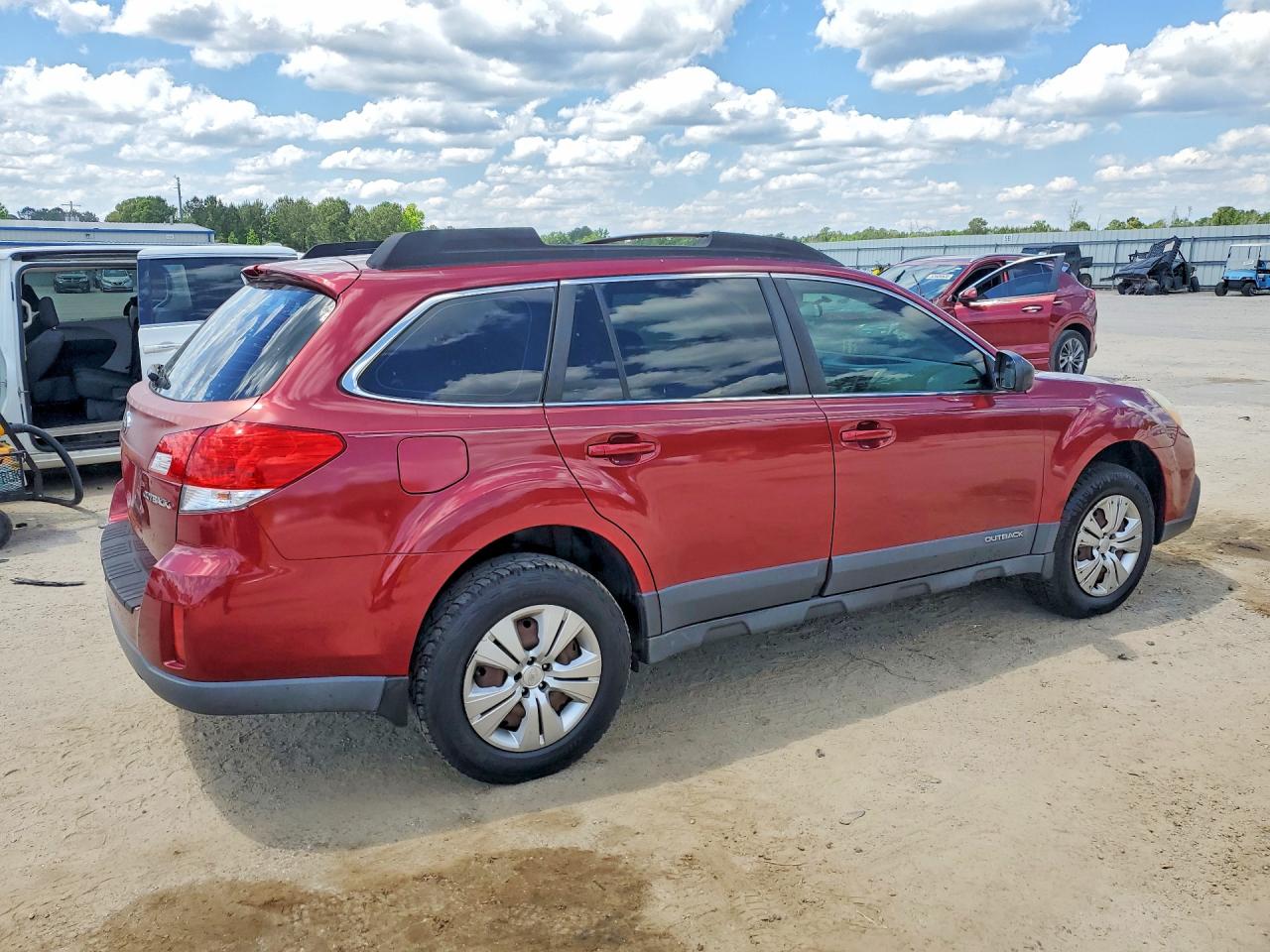 2013 Subaru Outback 2.5i Burgundy vin: 4S4BRCAC8D3240082