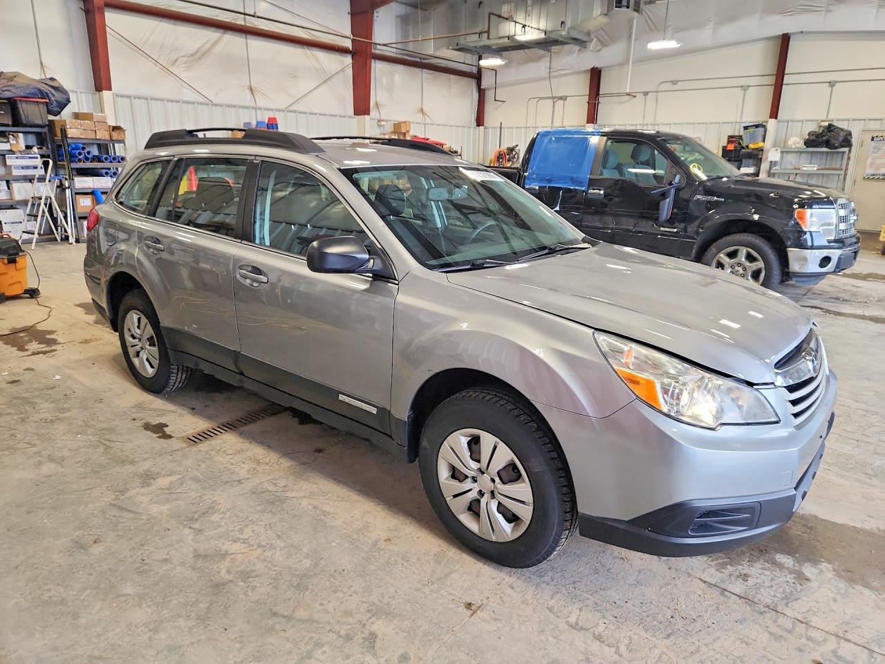 2011 Subaru Outback 2.5i Silver vin: 4S4BRCACXB3390790