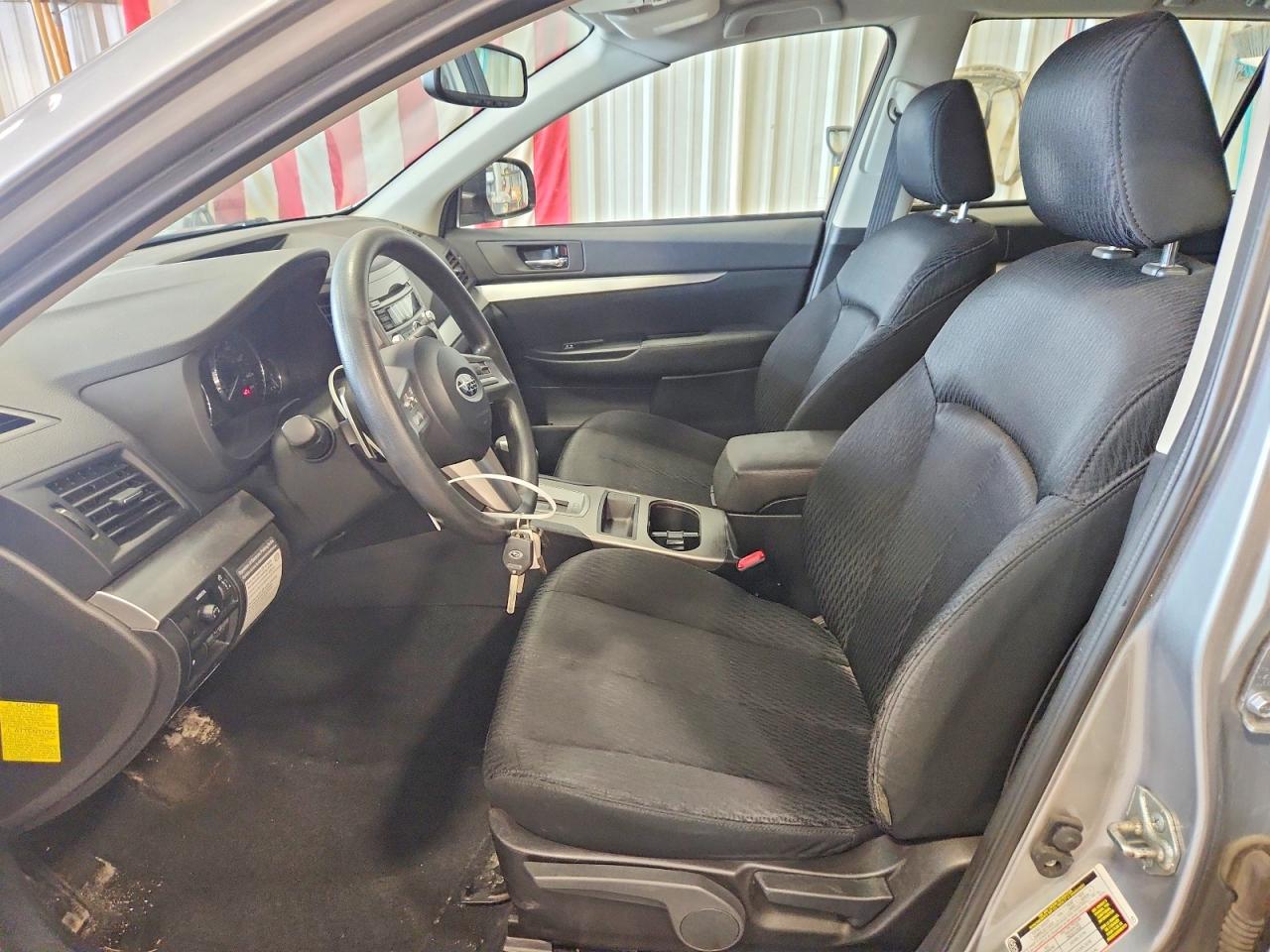 2011 Subaru Outback 2.5i Silver vin: 4S4BRCACXB3390790