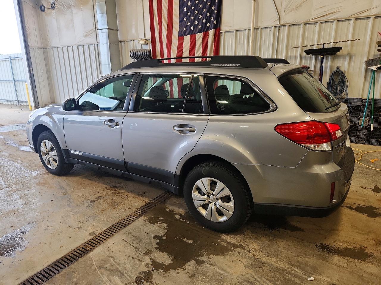2011 Subaru Outback 2.5i Silver vin: 4S4BRCACXB3390790